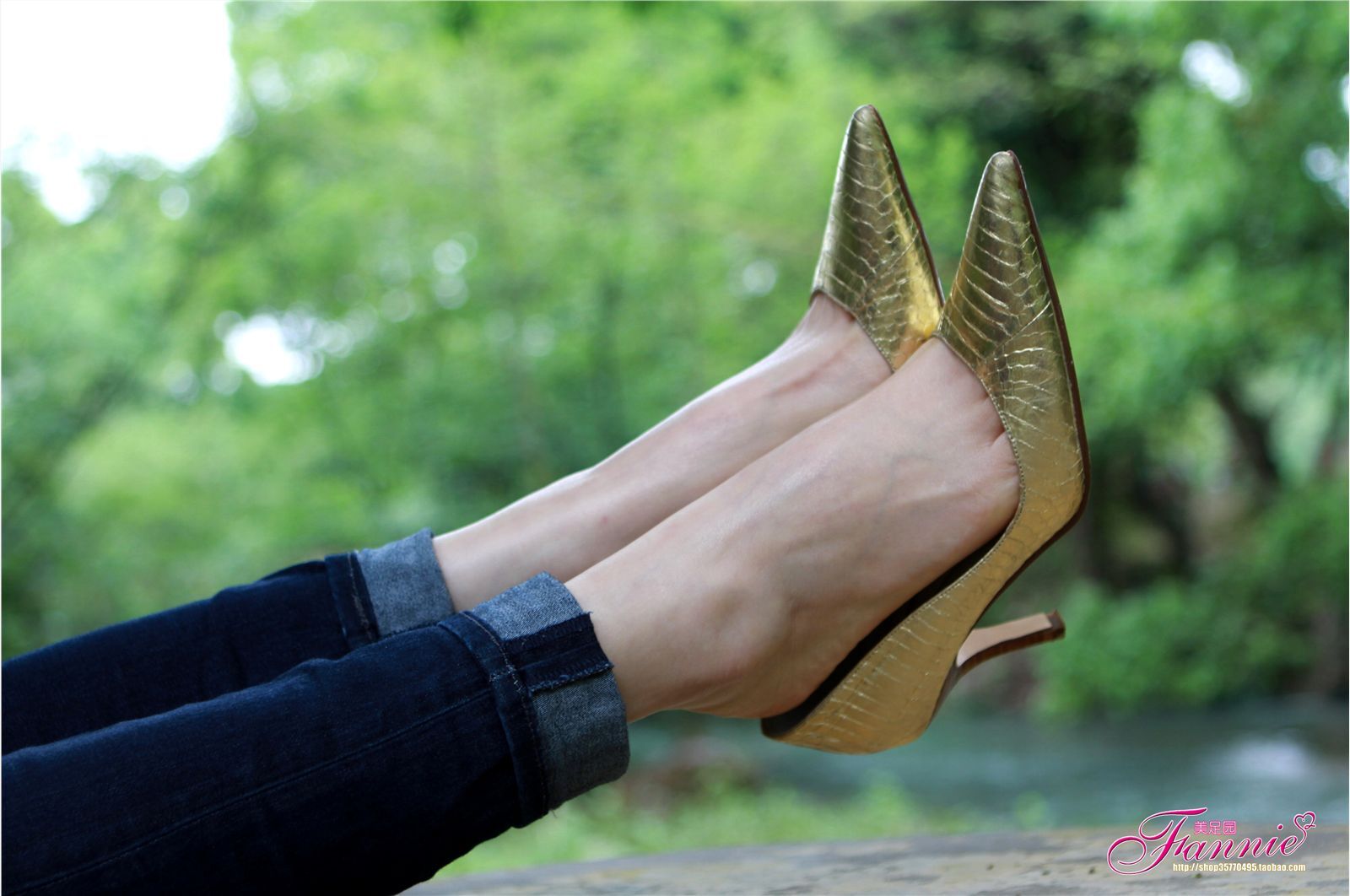 Fannie芬妮高清原图之高跟裸足特写金色船鞋（4）NO.163