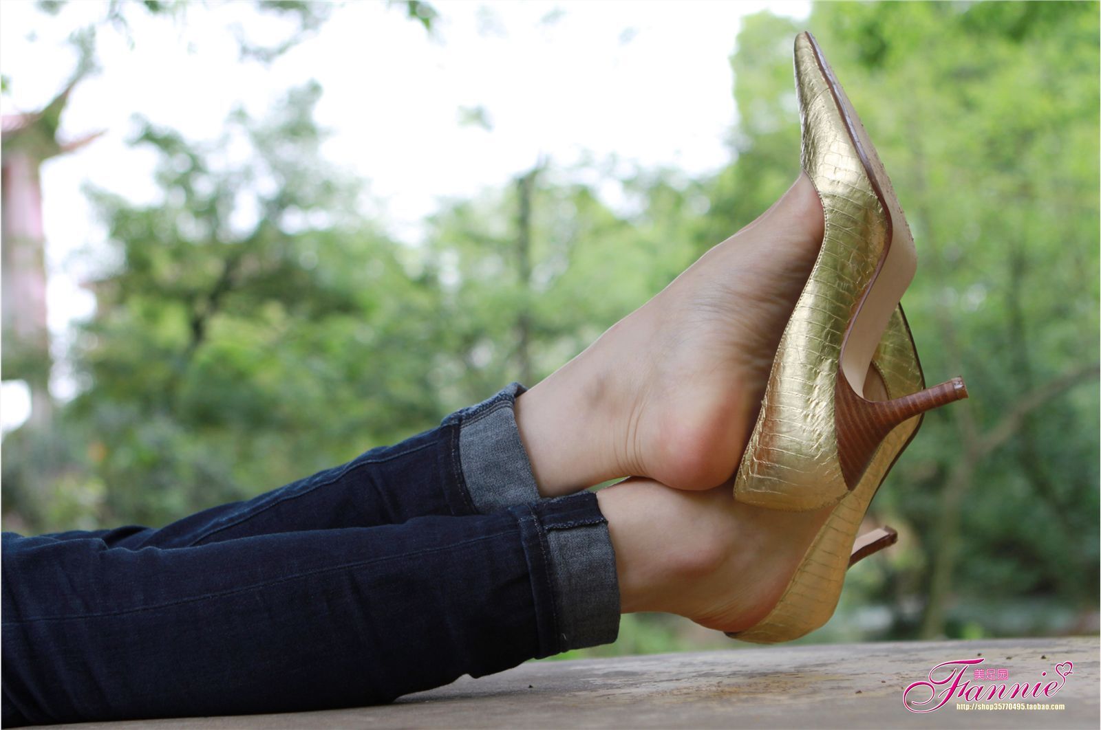 Fannie芬妮高清原图之高跟裸足特写金色船鞋（4）NO.163