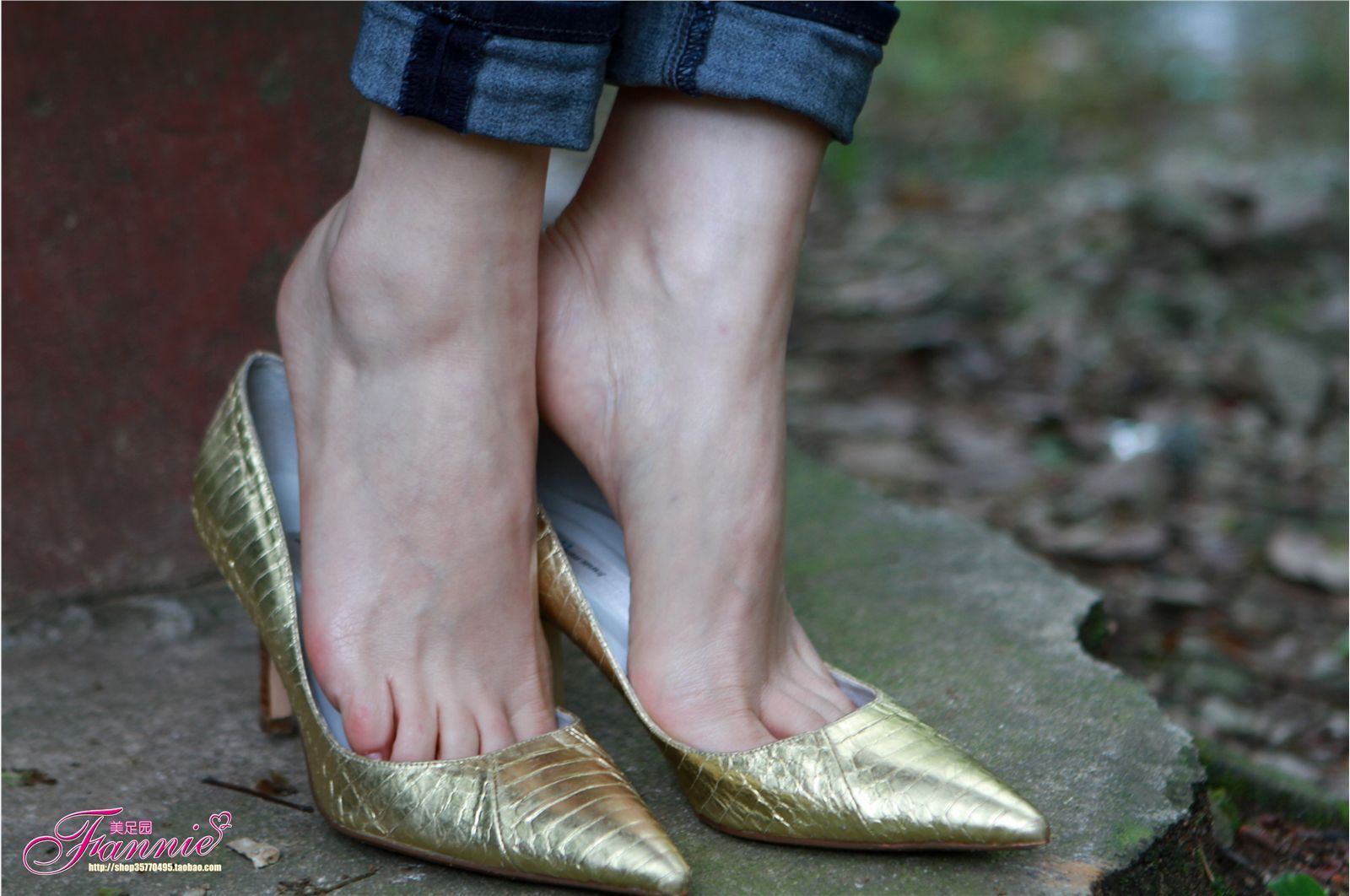 Fannie芬妮高清原图之高跟裸足特写金色船鞋（4）NO.163
