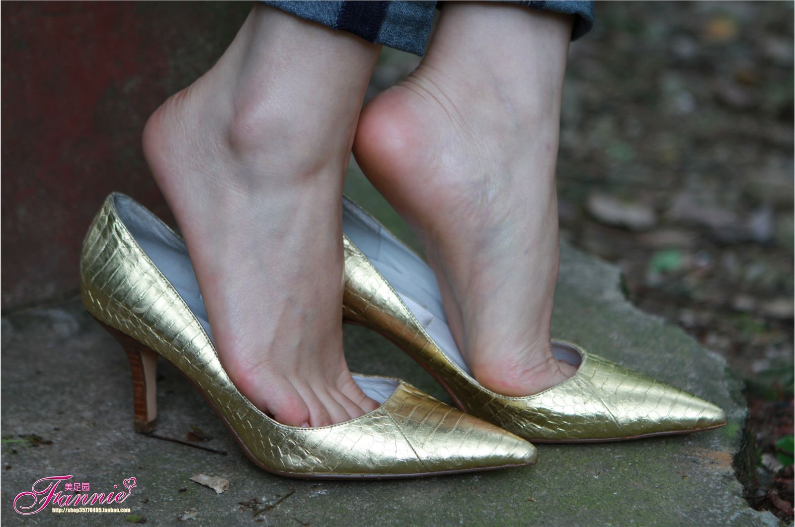 Fannie芬妮高清原图之高跟裸足特写金色船鞋（4）NO.163