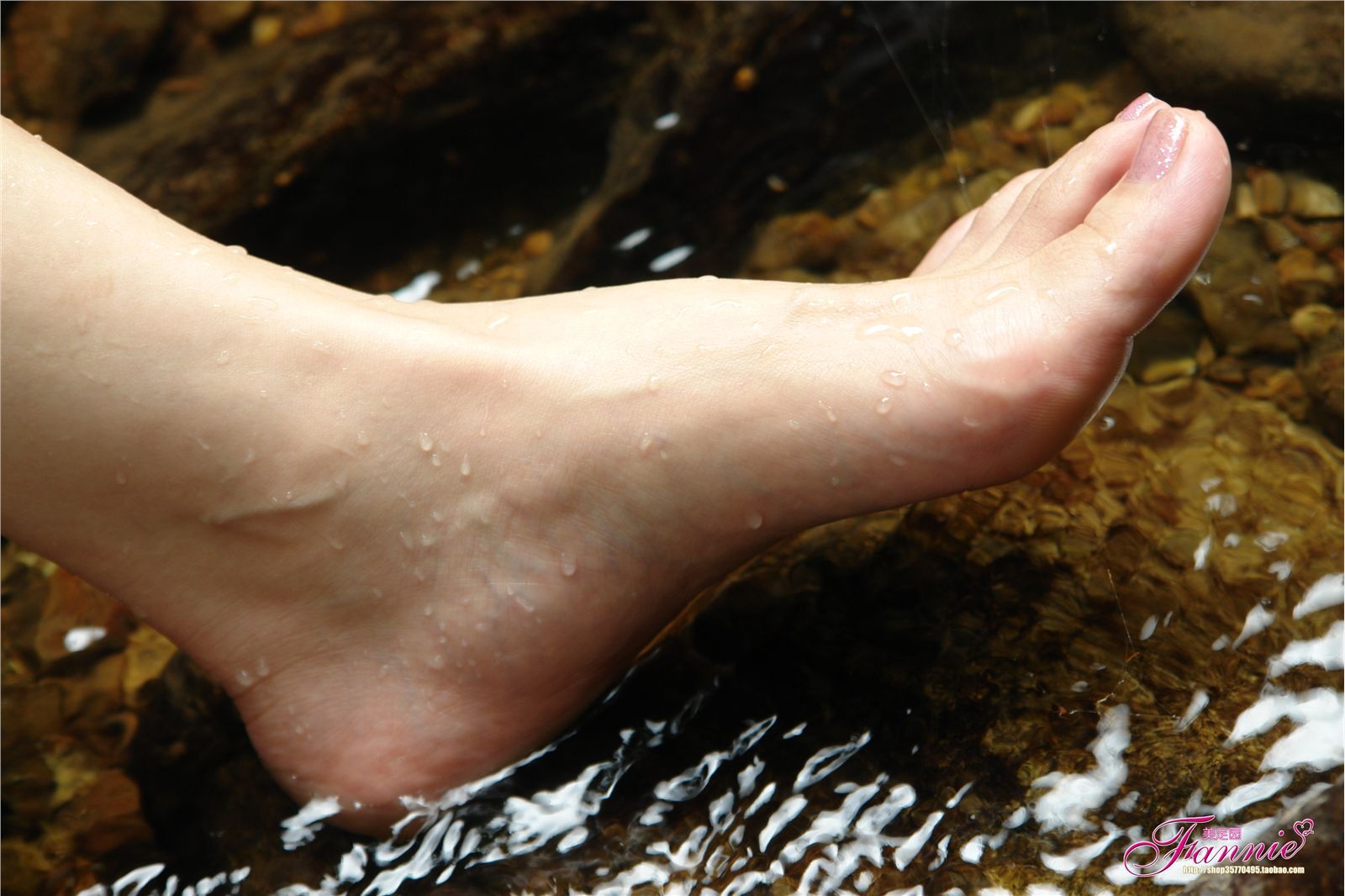 风含情水含笑 芬妮美足