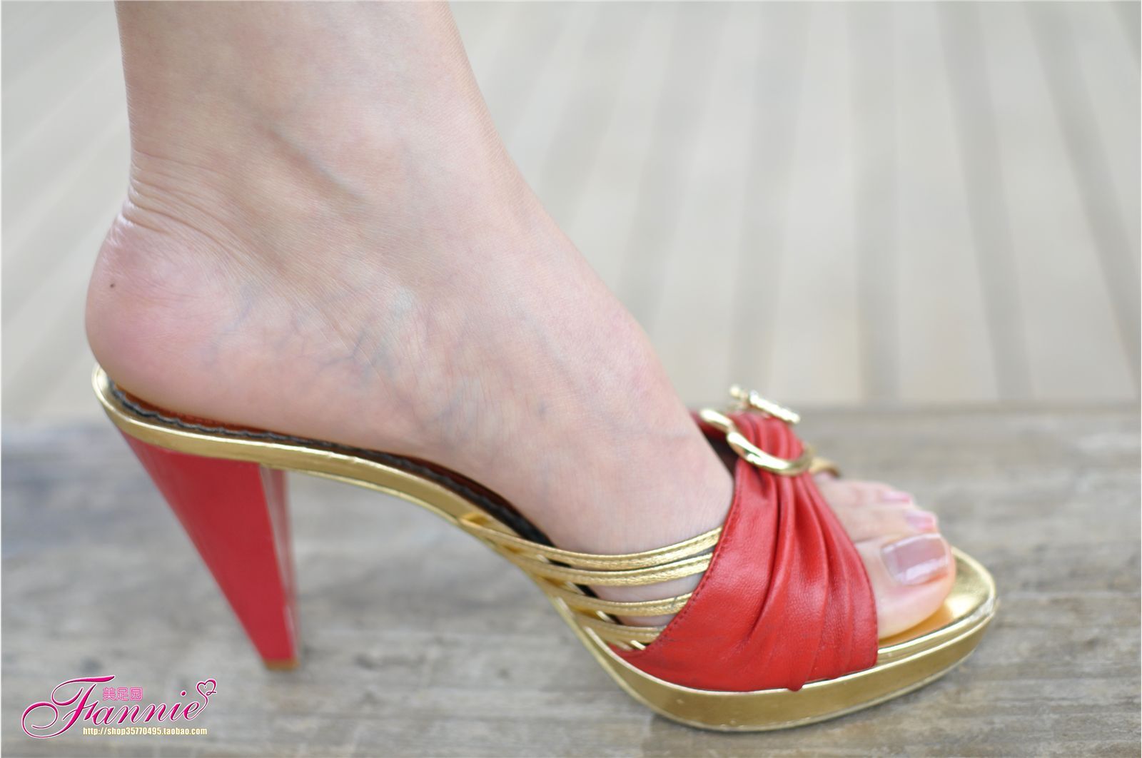 芬妮美足 休闲时光。红凉拖