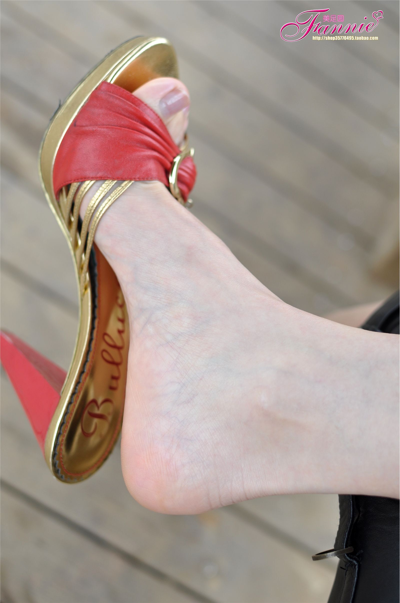 芬妮美足 休闲时光。红凉拖