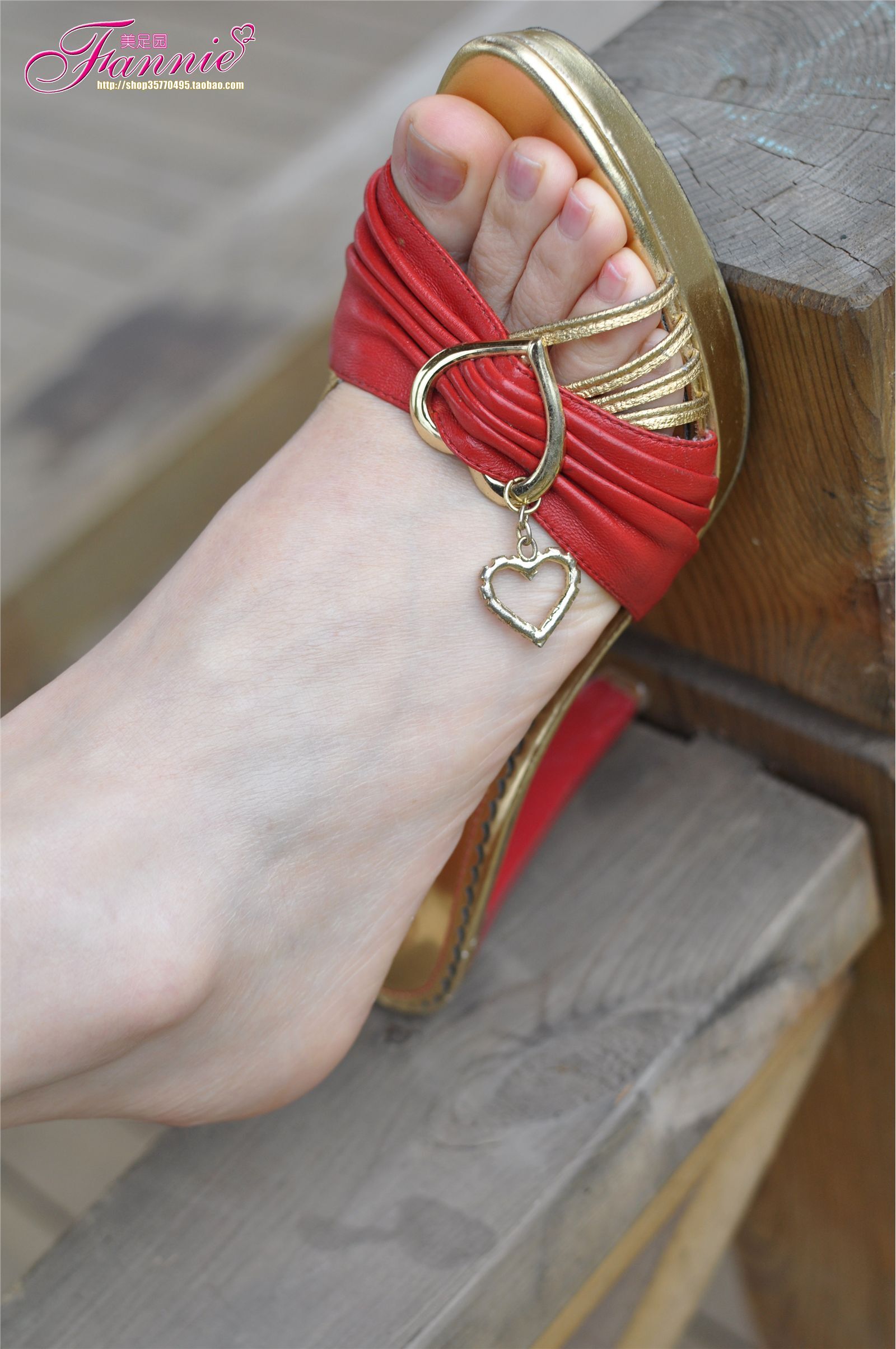 芬妮美足 休闲时光。红凉拖