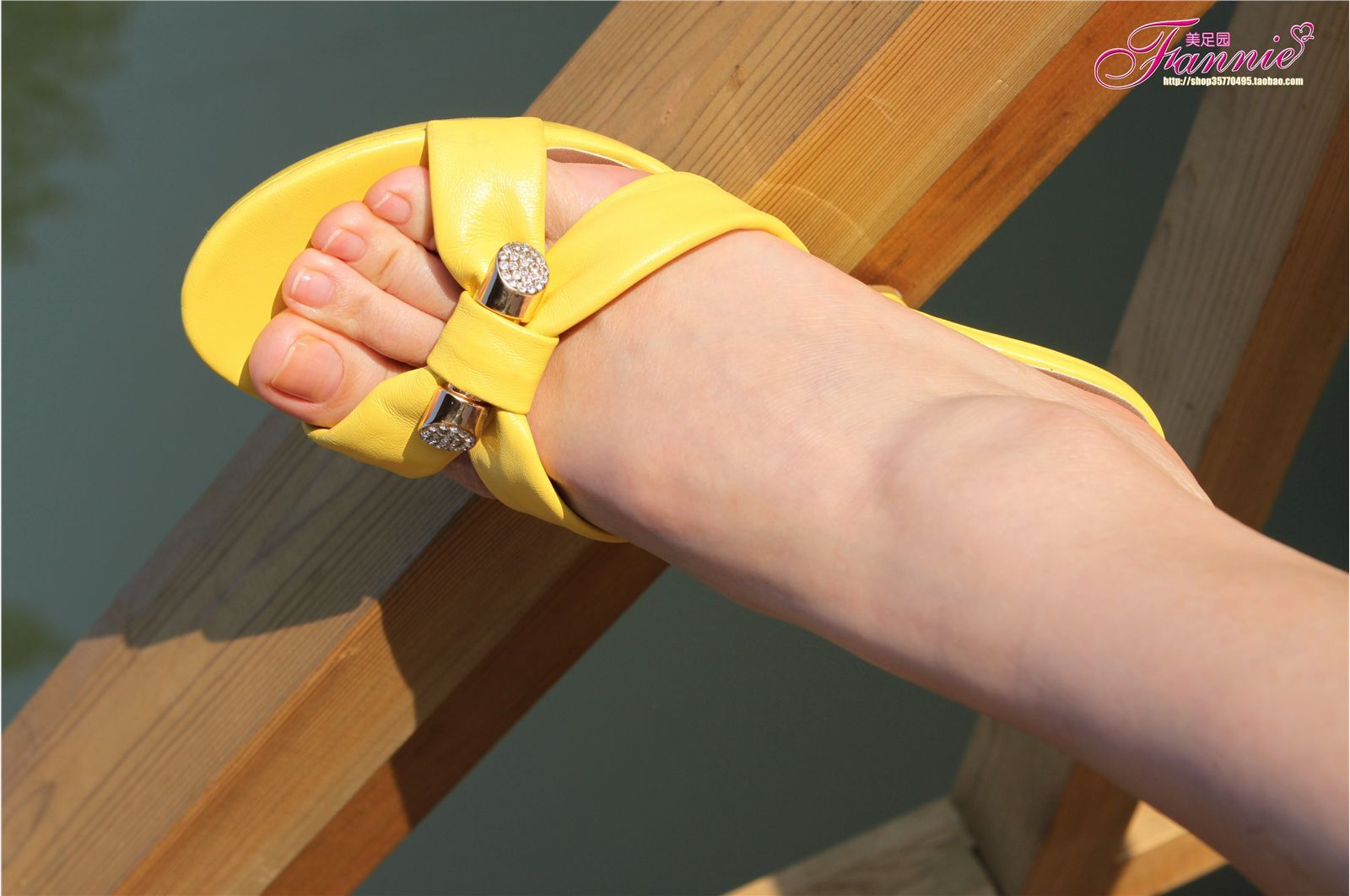 芬妮美足 园林秋色（黄拖裸足2）