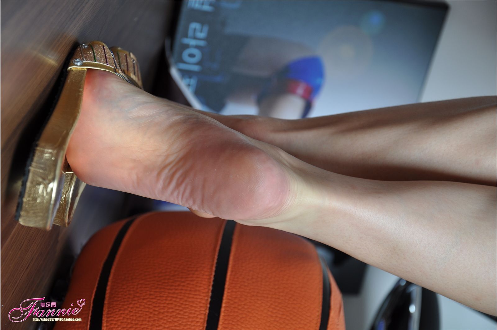 夏日足下。清爽靓丽（金色拖鞋） 芬妮高清丝足