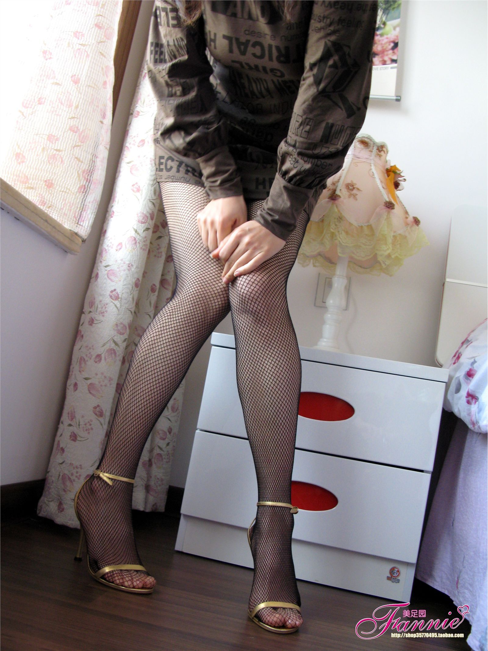 金色的旋律。（黑丝） Fannie芬妮高清原图