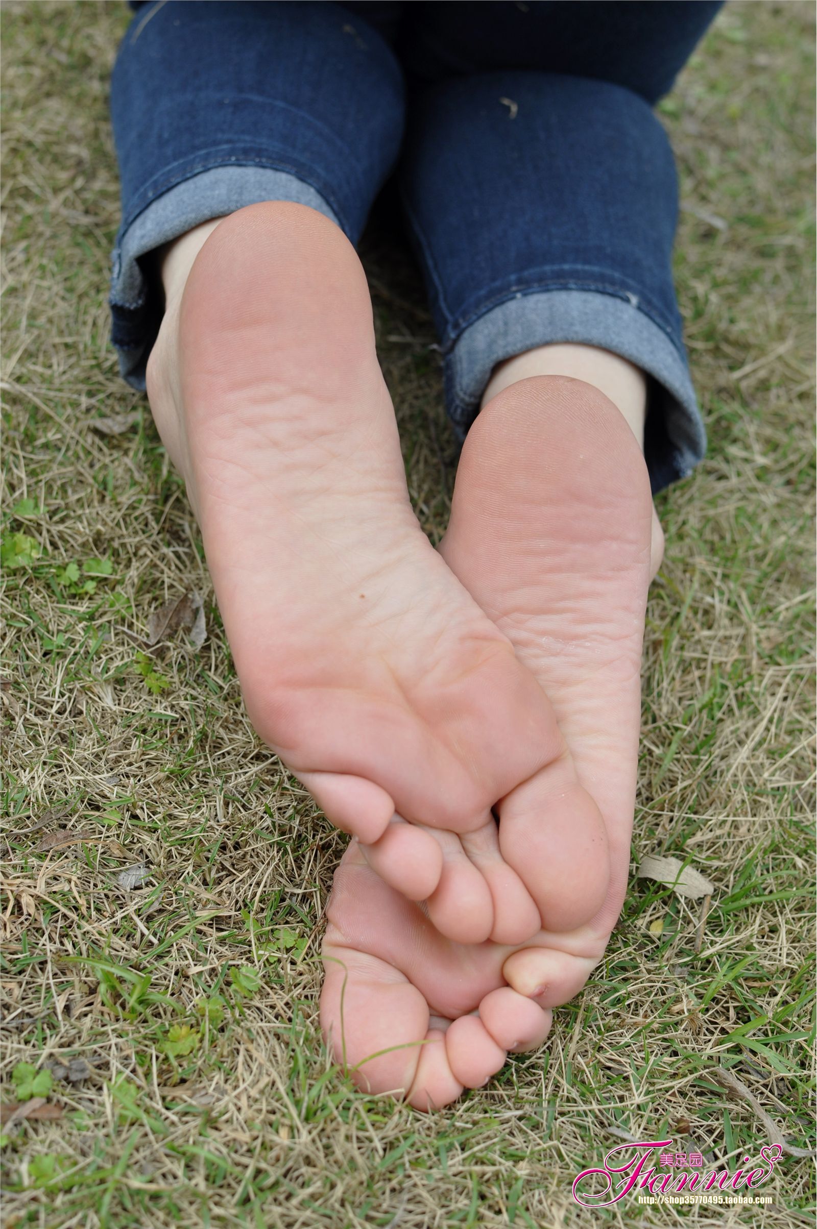 芬妮美足 杨柳弄春柔（裸足）