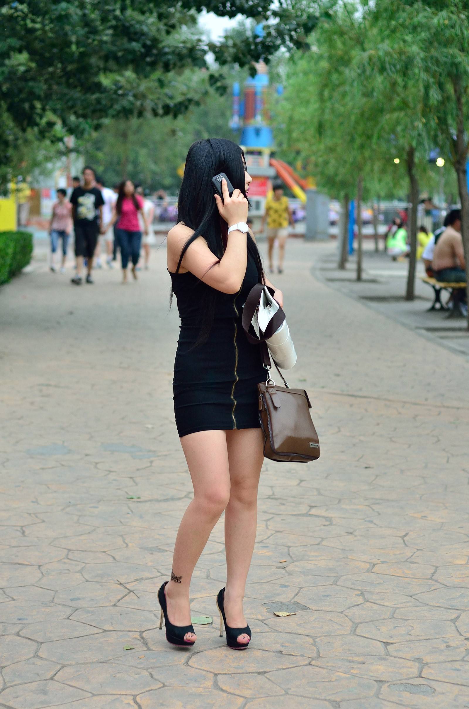 [户外街拍] 2013.09.11 超黑短裙包臀高跟美女