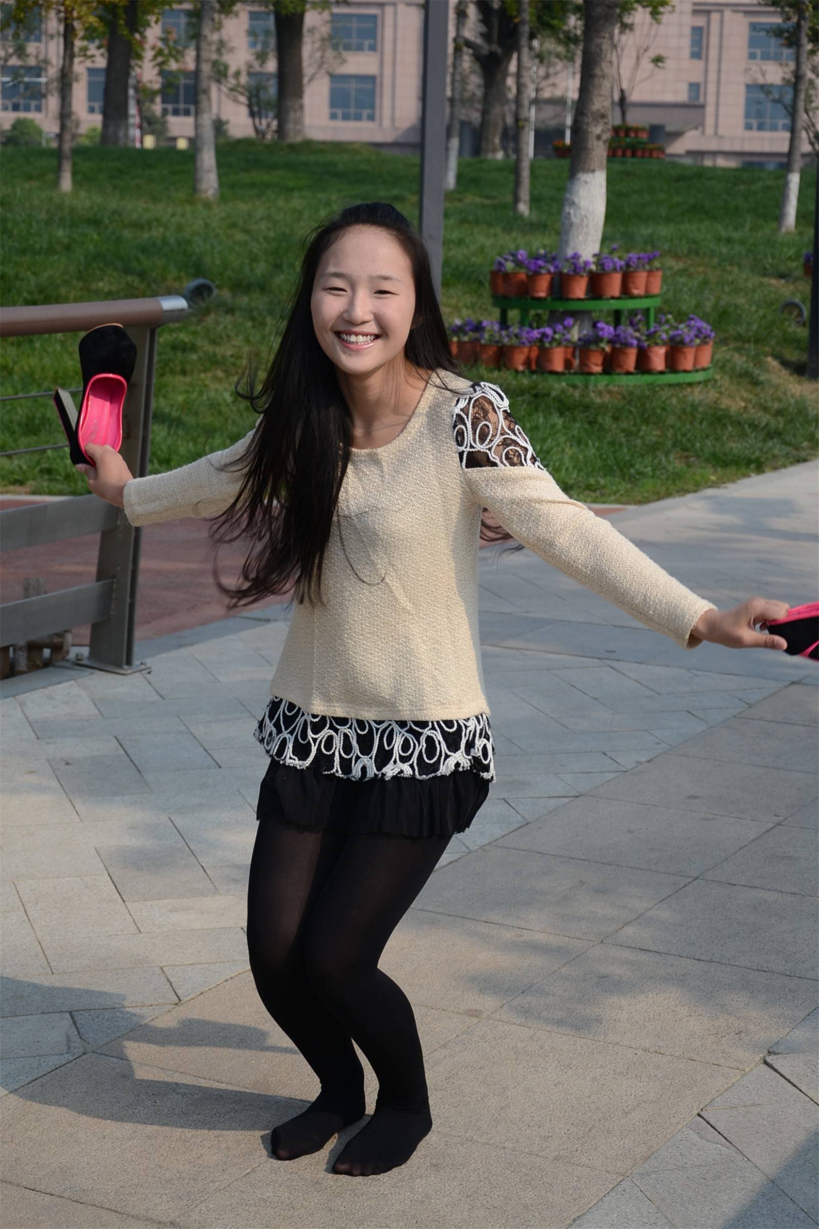 [户外街拍] 2013.11.25 短裙丝袜高跟妹妹