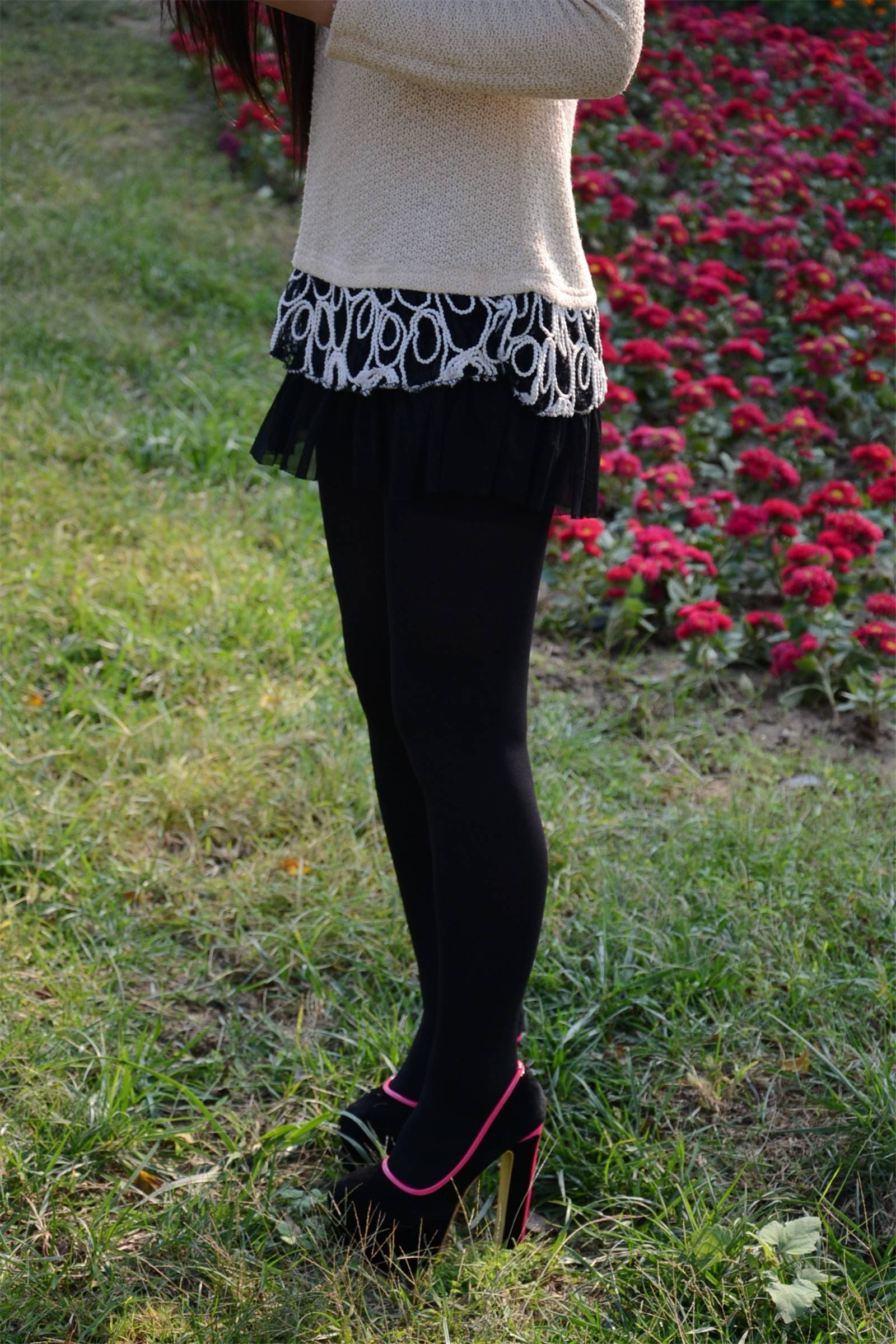 [户外街拍] 2013.11.25 短裙丝袜高跟妹妹