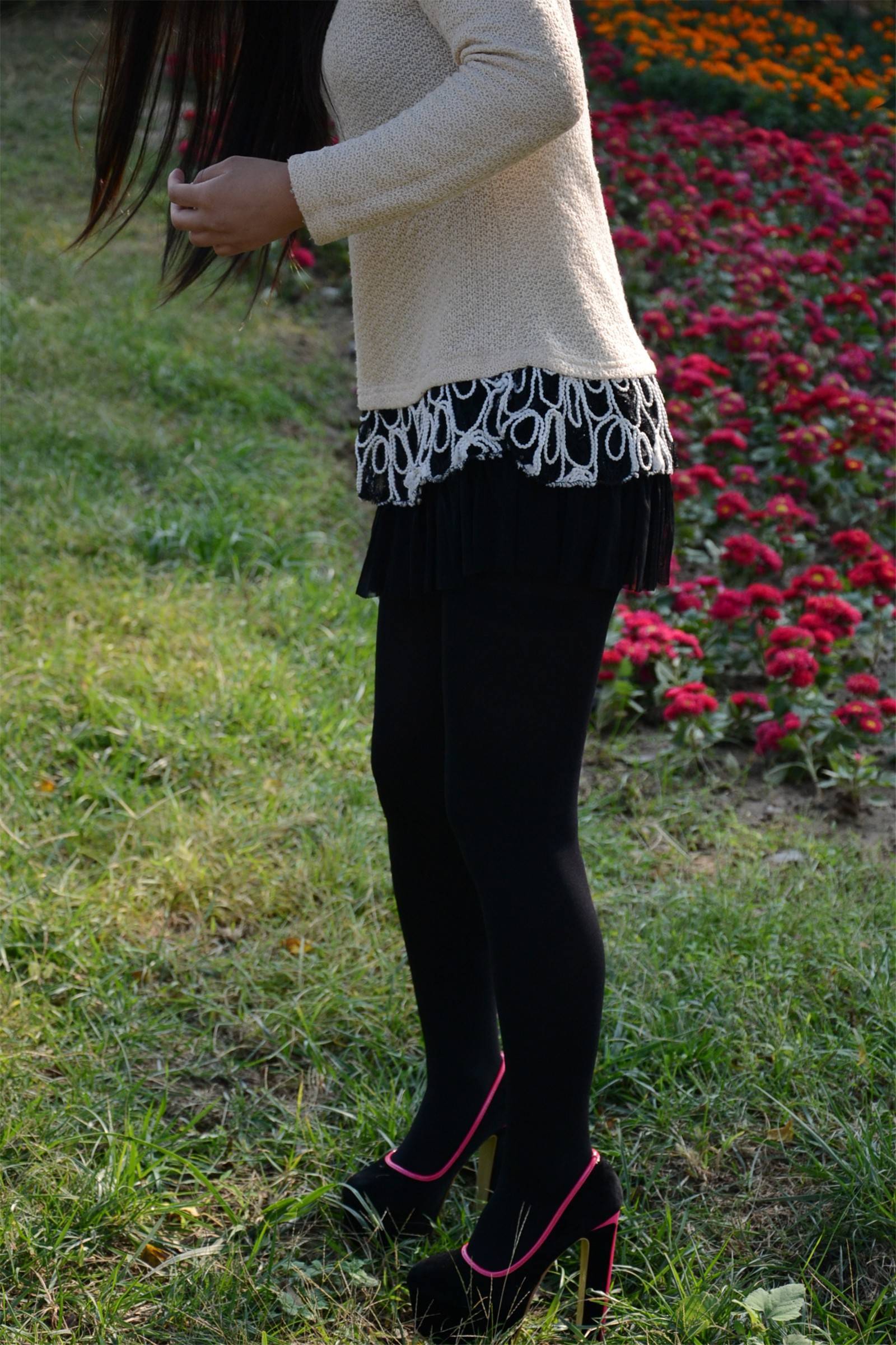 [户外街拍] 2013.11.25 短裙丝袜高跟妹妹