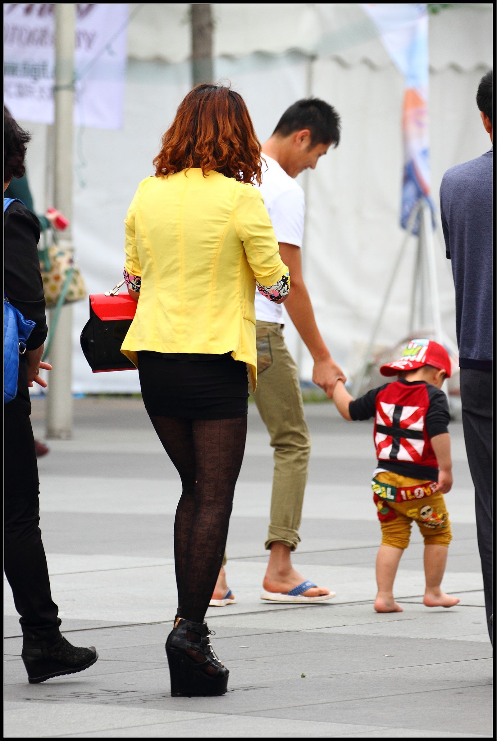 [户外街拍] 2013.11.26 不可思议的花纹丝袜