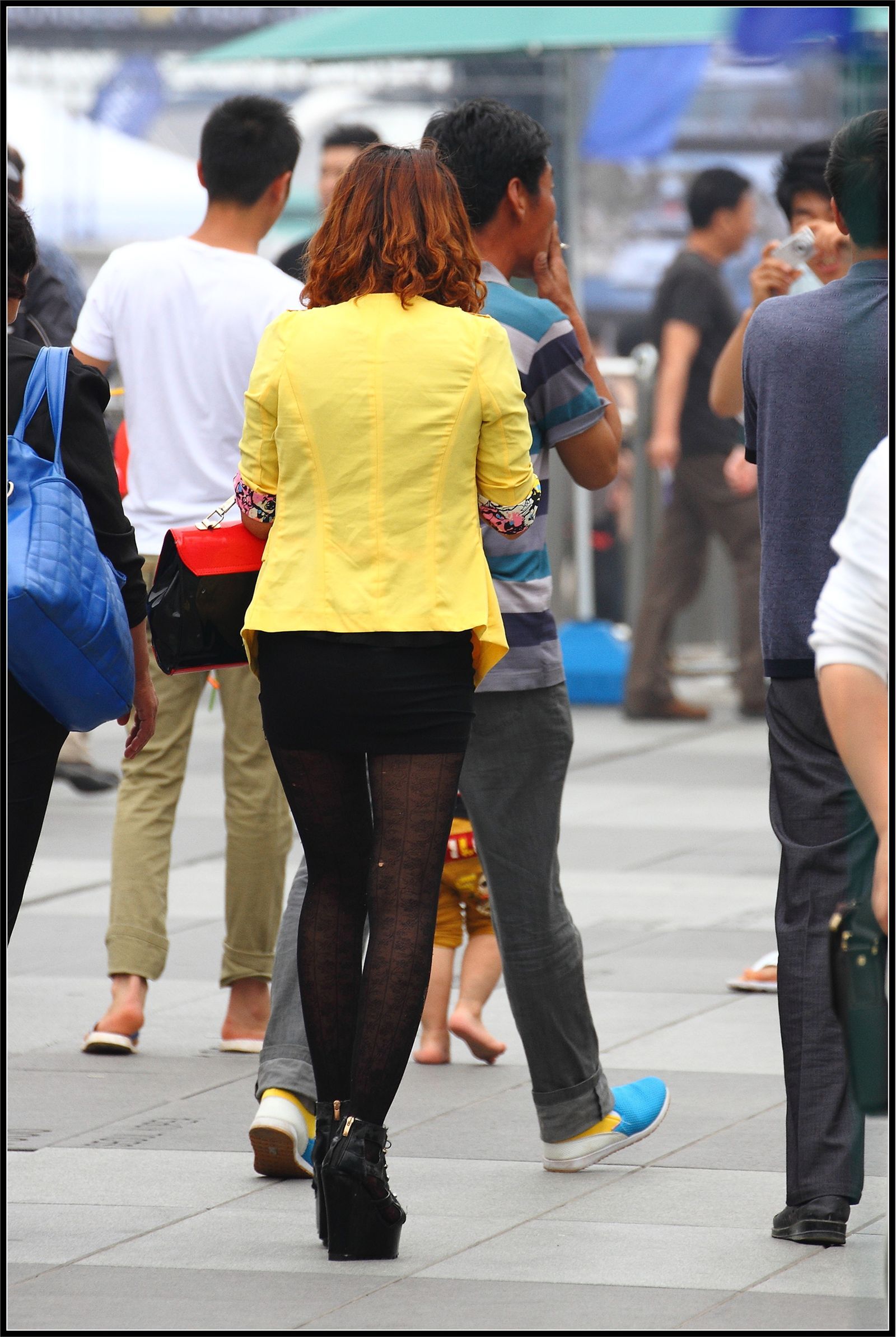 [户外街拍] 2013.11.26 不可思议的花纹丝袜