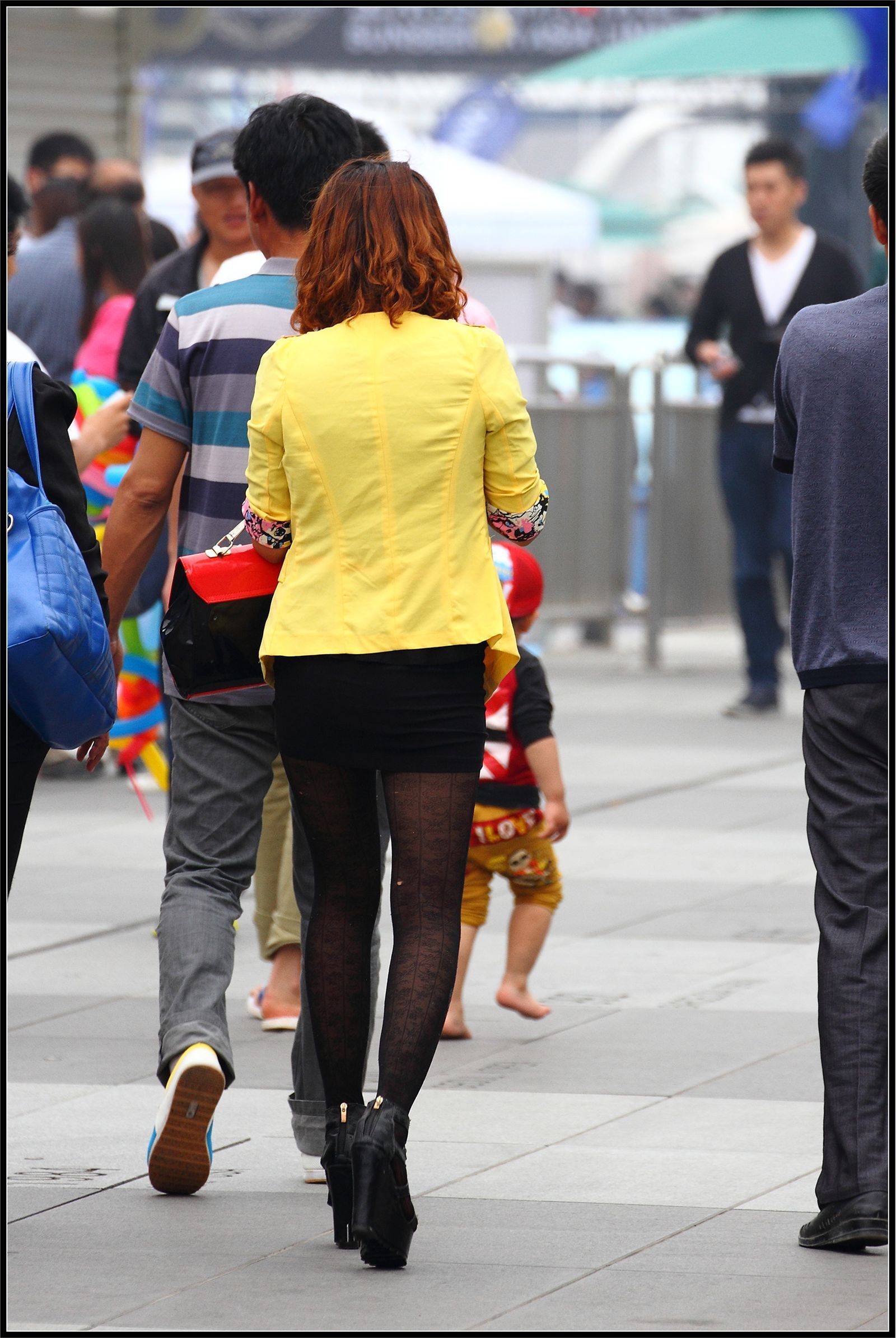 [户外街拍] 2013.11.26 不可思议的花纹丝袜