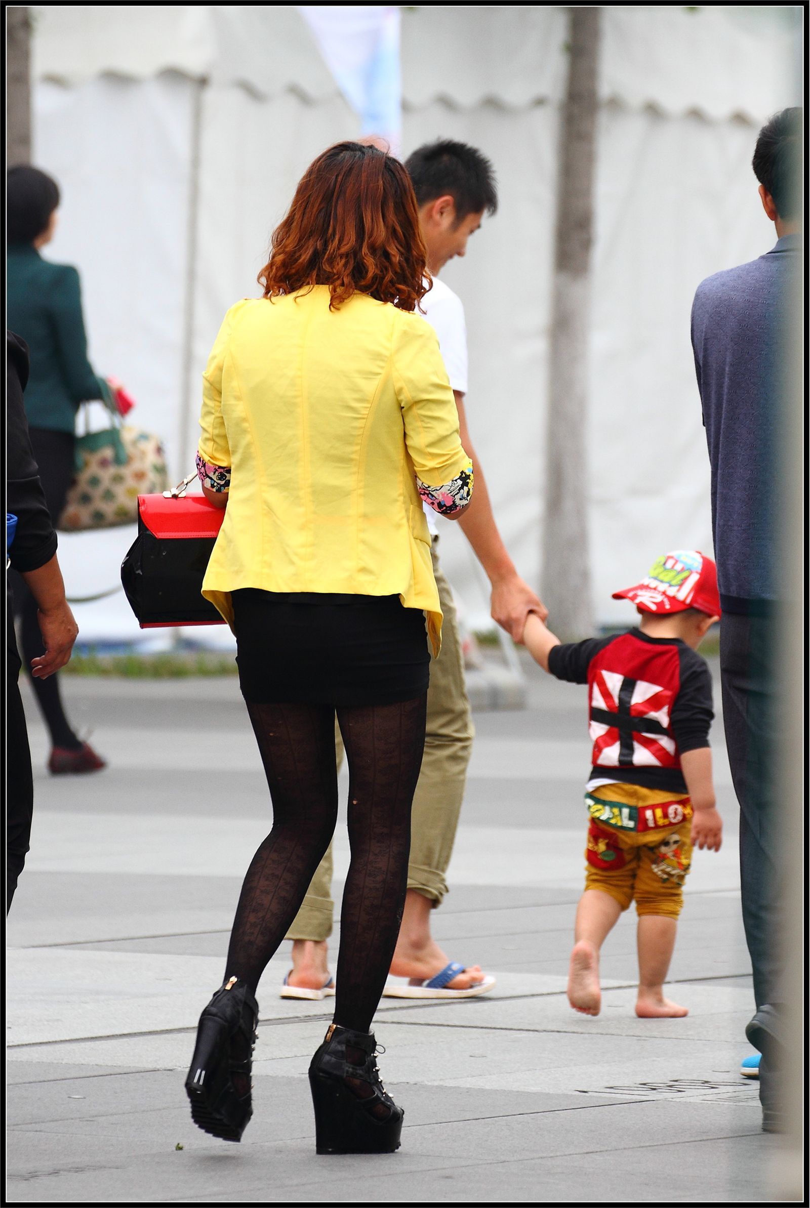 [户外街拍] 2013.11.26 不可思议的花纹丝袜