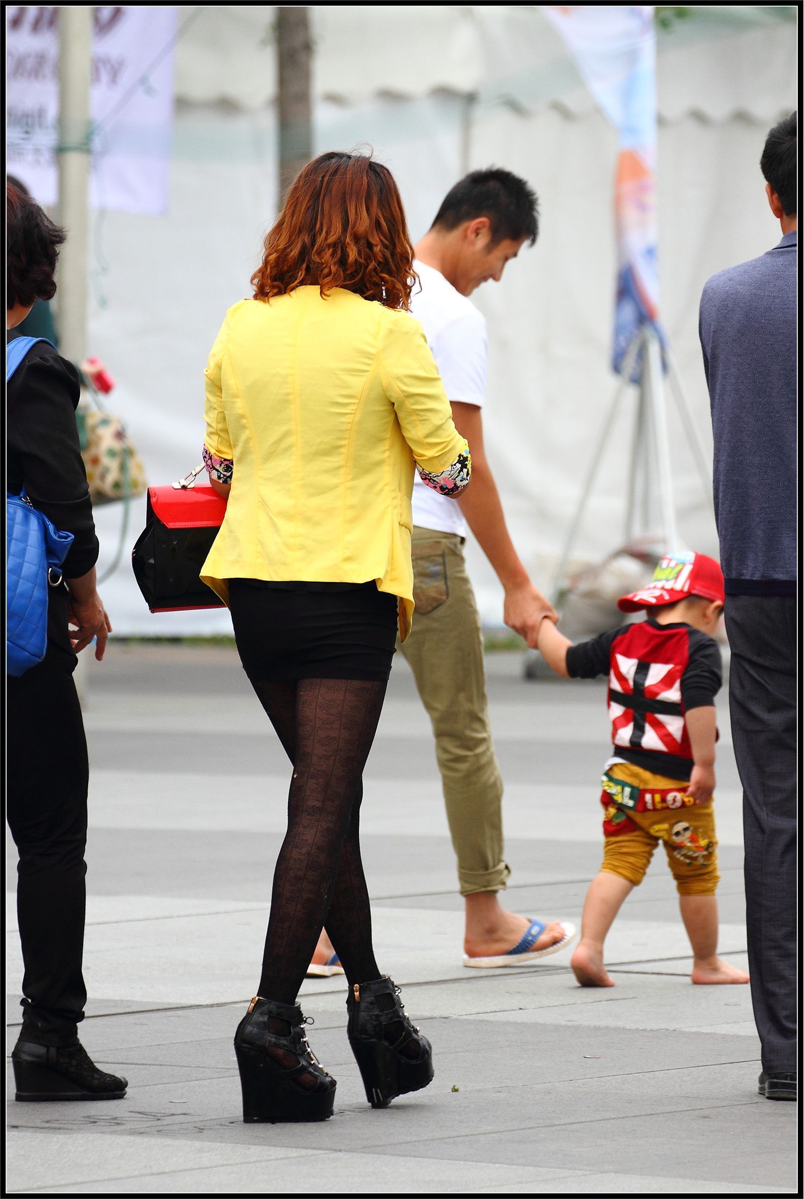 [户外街拍] 2013.11.26 不可思议的花纹丝袜