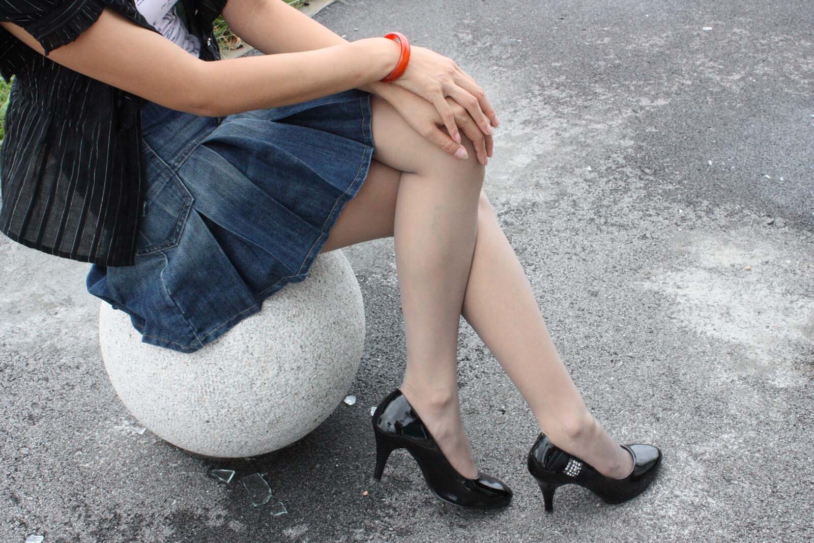 [户外街拍] 2013.10.20 我情人的户外黑丝诱惑