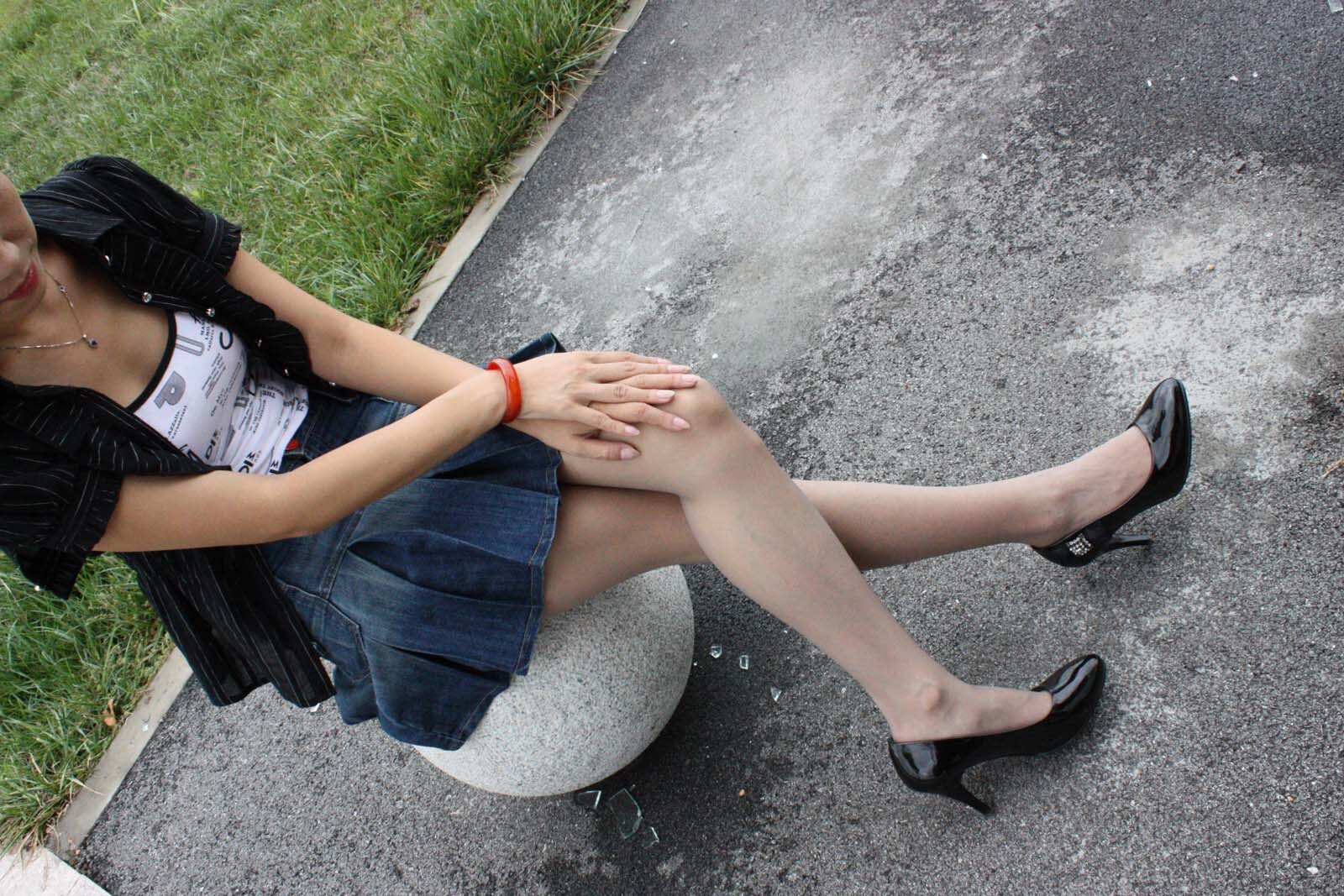 [户外街拍] 2013.10.20 我情人的户外黑丝诱惑