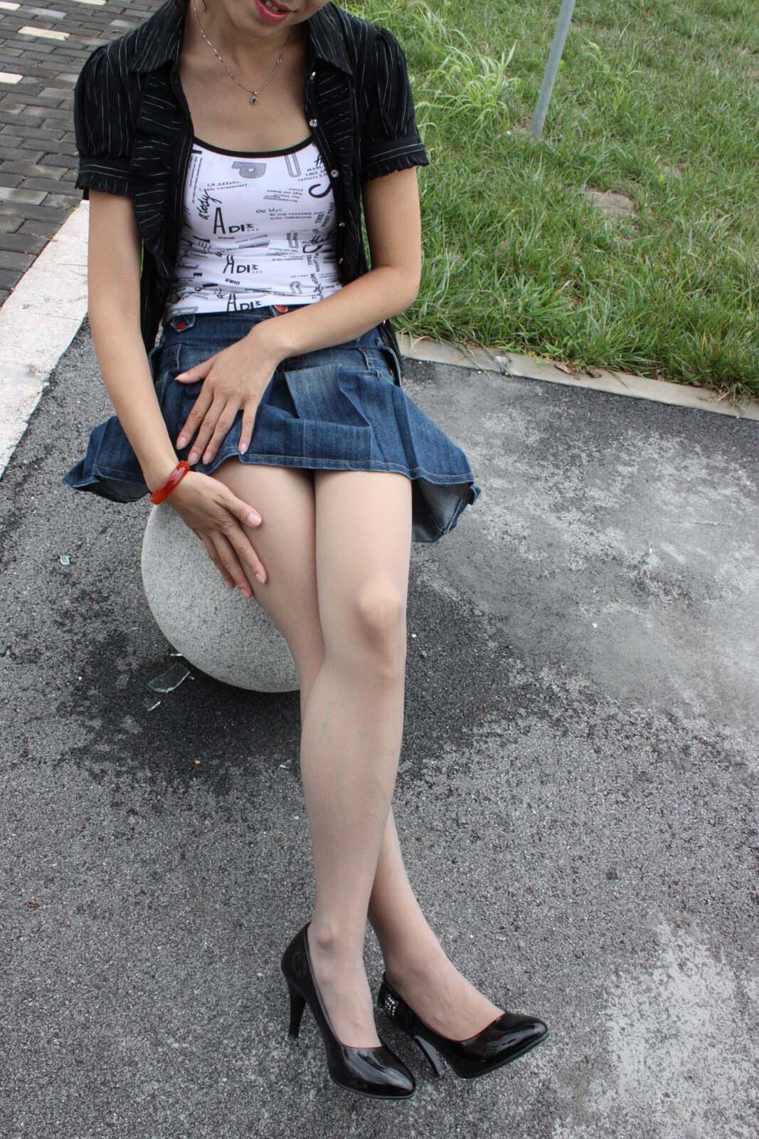 [户外街拍] 2013.10.20 我情人的户外黑丝诱惑