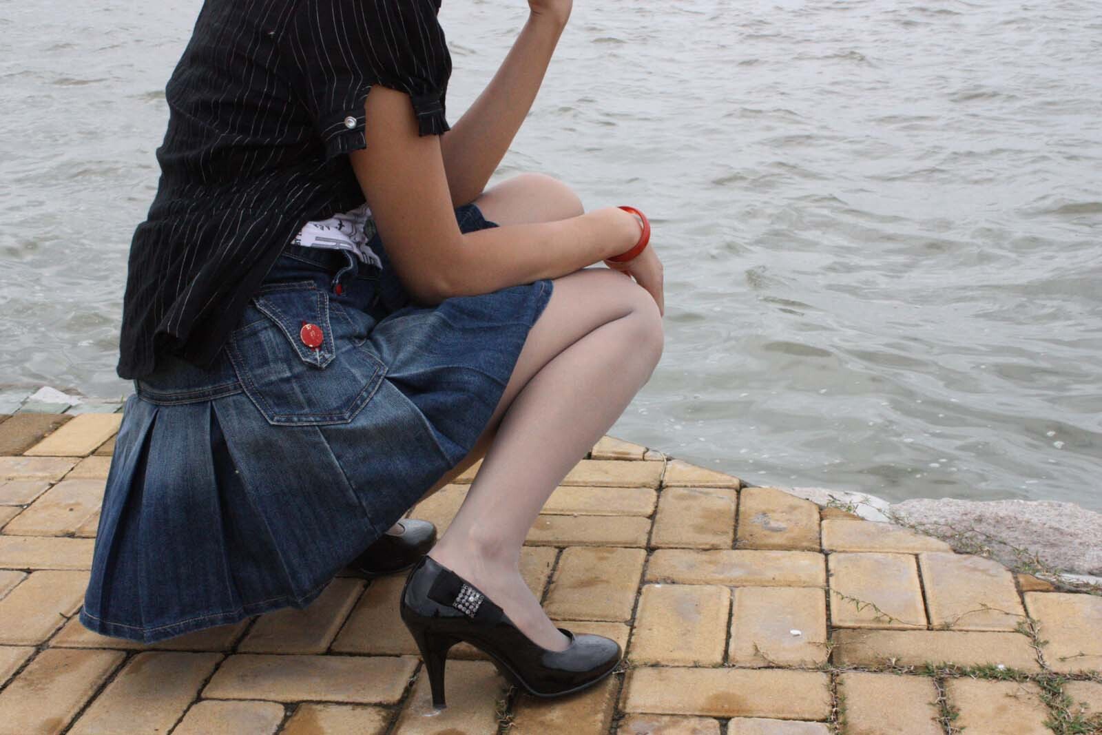 [户外街拍] 2013.10.20 我情人的户外黑丝诱惑