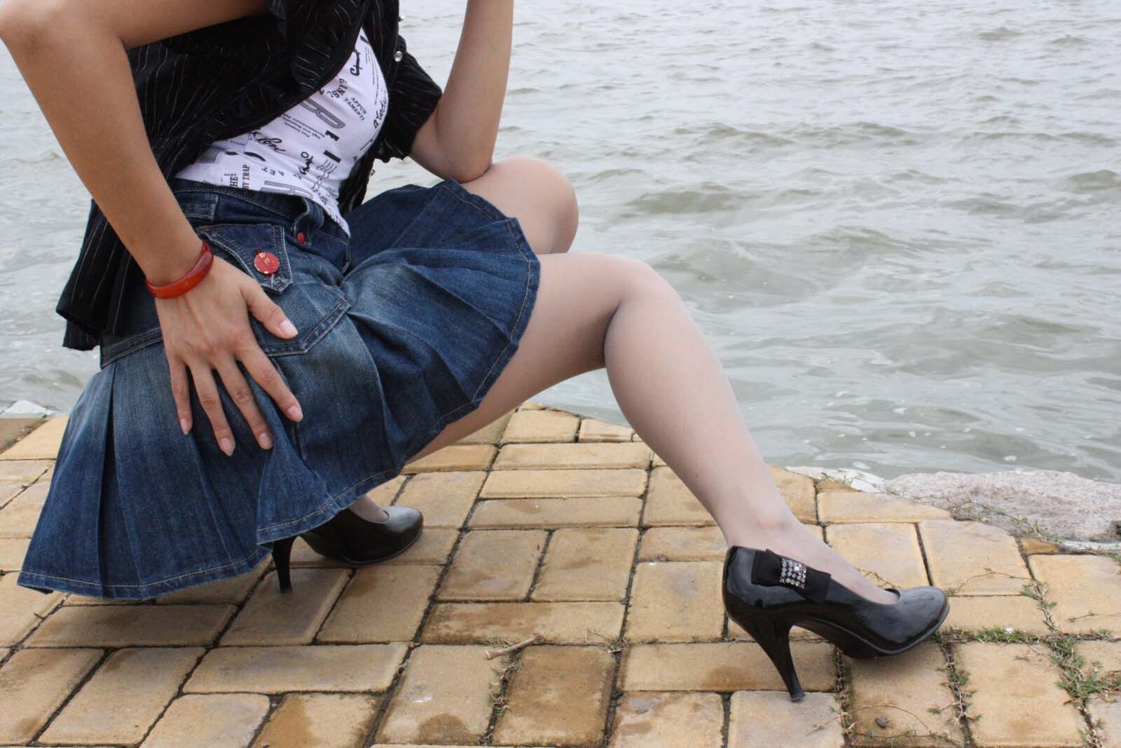 [户外街拍] 2013.10.20 我情人的户外黑丝诱惑