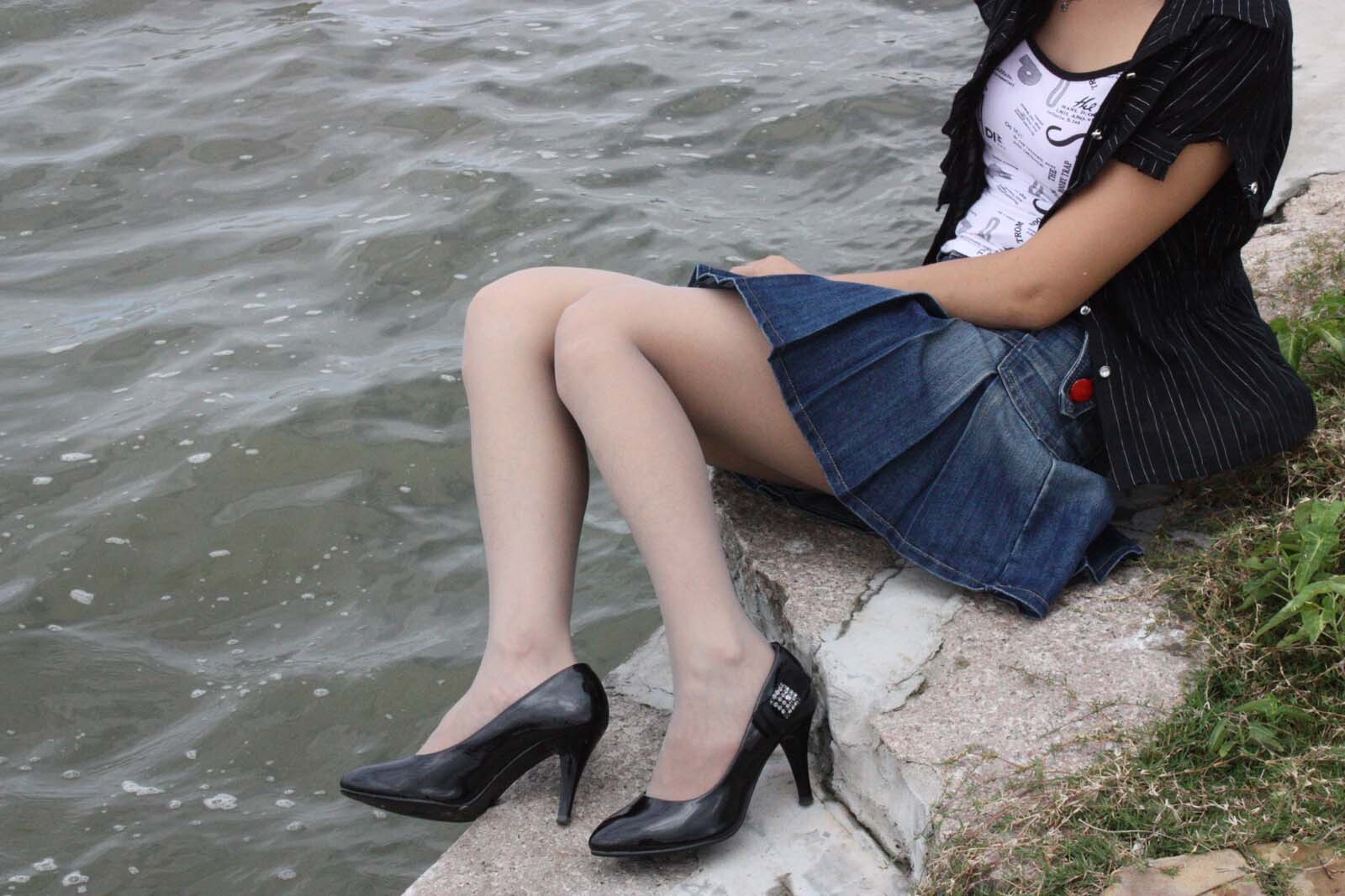 [户外街拍] 2013.10.20 我情人的户外黑丝诱惑