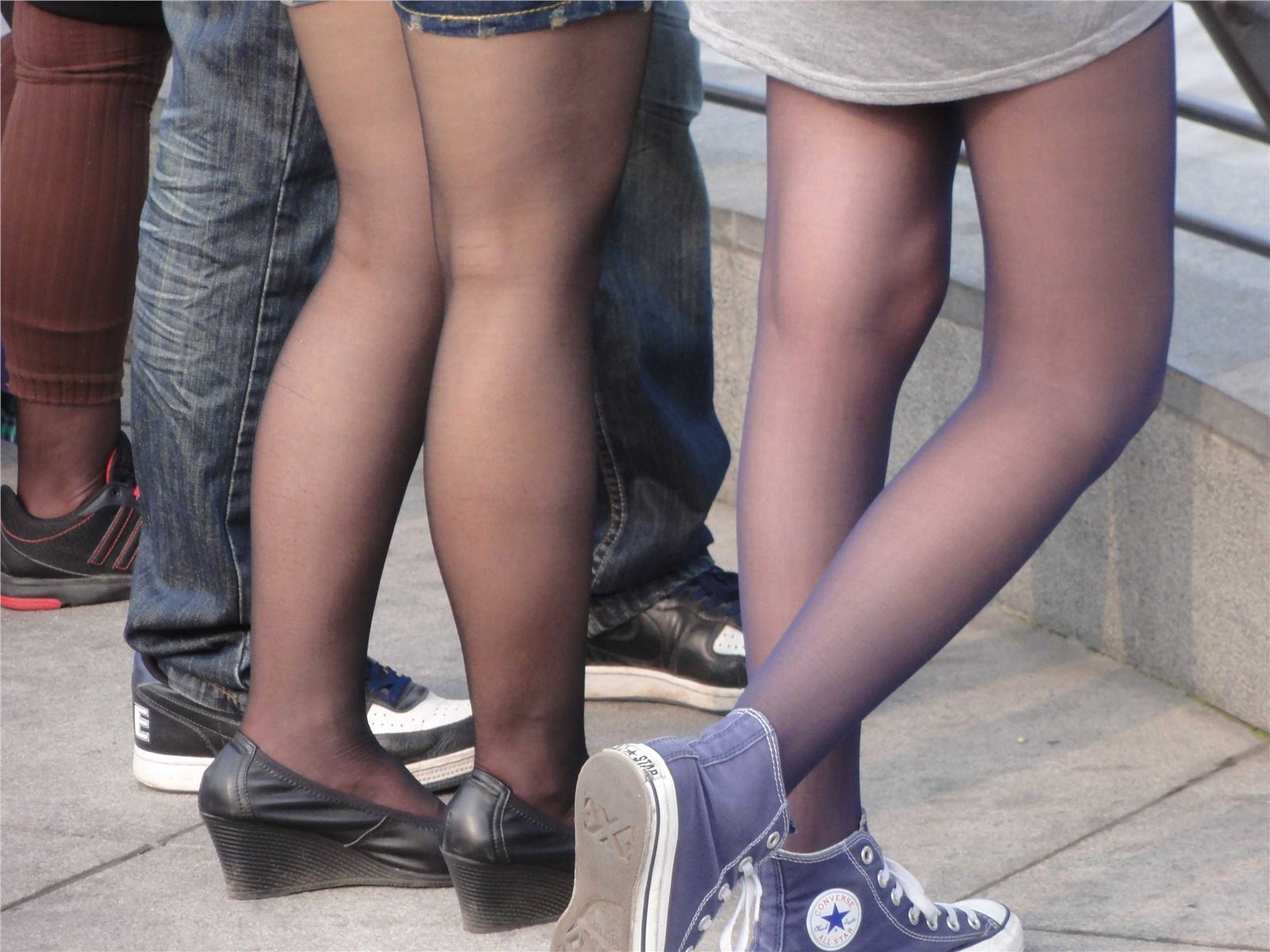 [户外街拍] 2013.10.20 外滩美女蓝丝