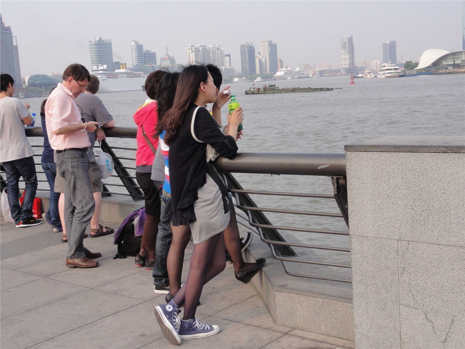 [户外街拍] 2013.10.20 外滩美女蓝丝