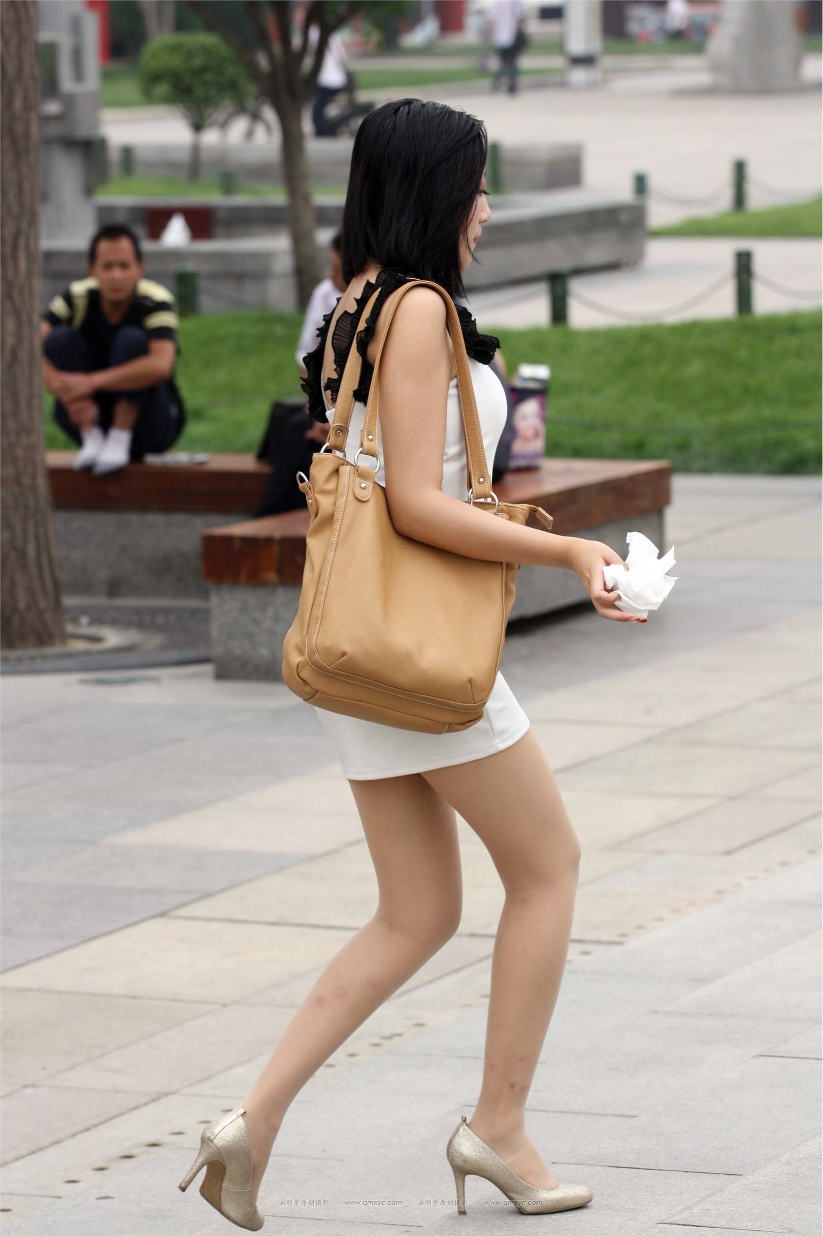 [户外街拍] 2013.12.06 公园里各种角度拍摄靓丽肉丝