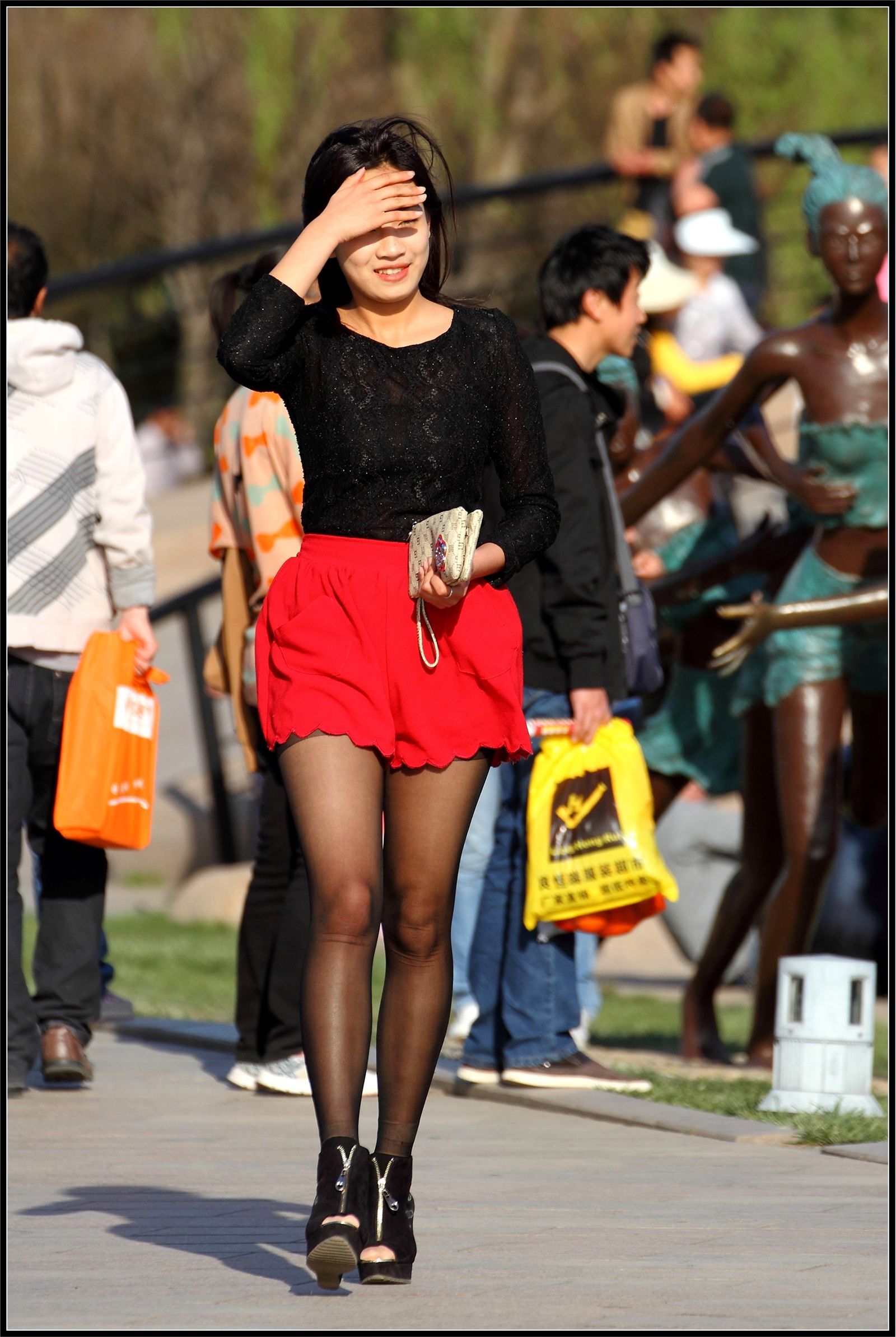 [户外街拍] 2013.09.12 超靓的韩国黑丝女孩 美姬
