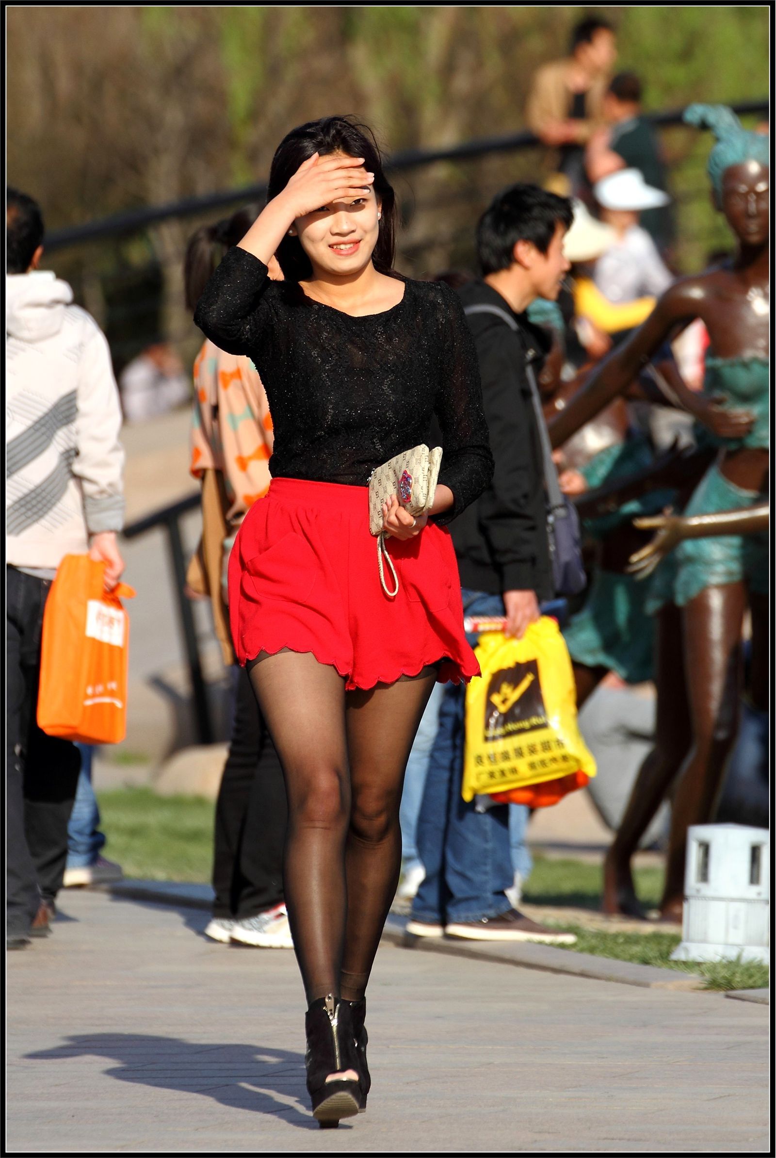 [户外街拍] 2013.09.12 超靓的韩国黑丝女孩 美姬