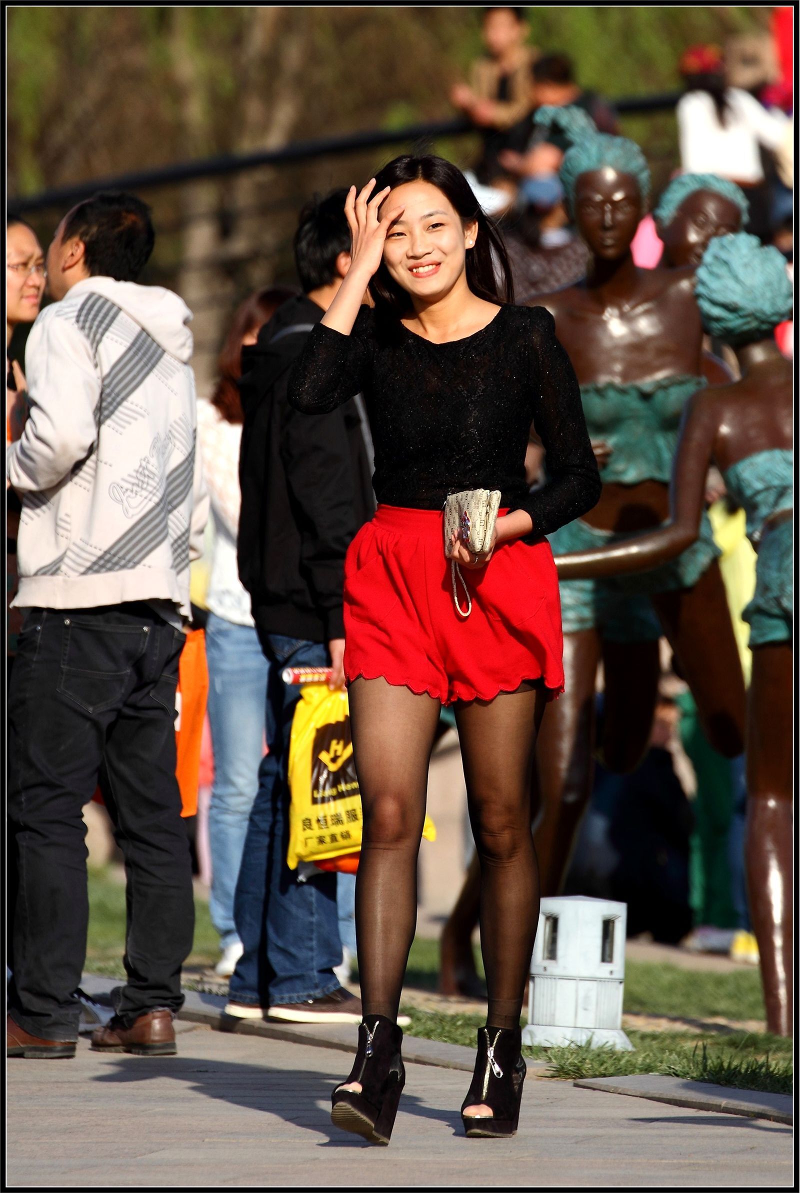 [户外街拍] 2013.09.12 超靓的韩国黑丝女孩 美姬