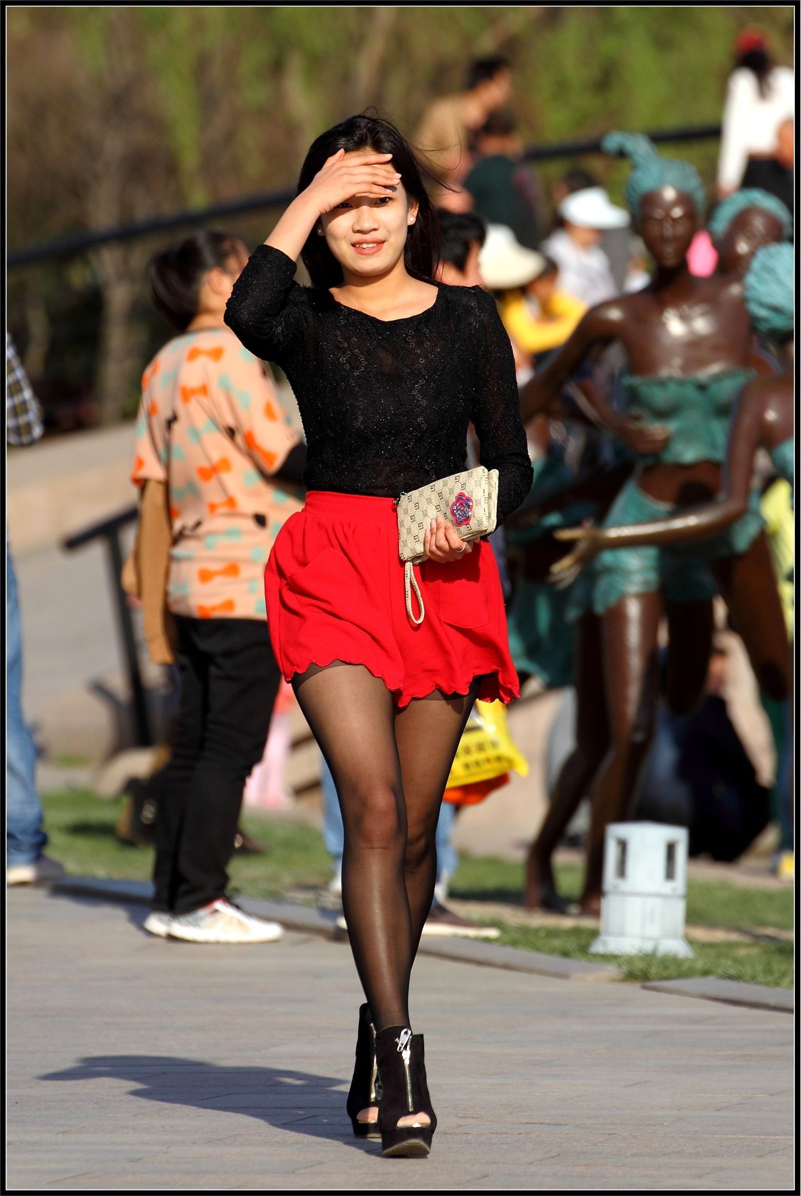 [户外街拍] 2013.09.12 超靓的韩国黑丝女孩 美姬