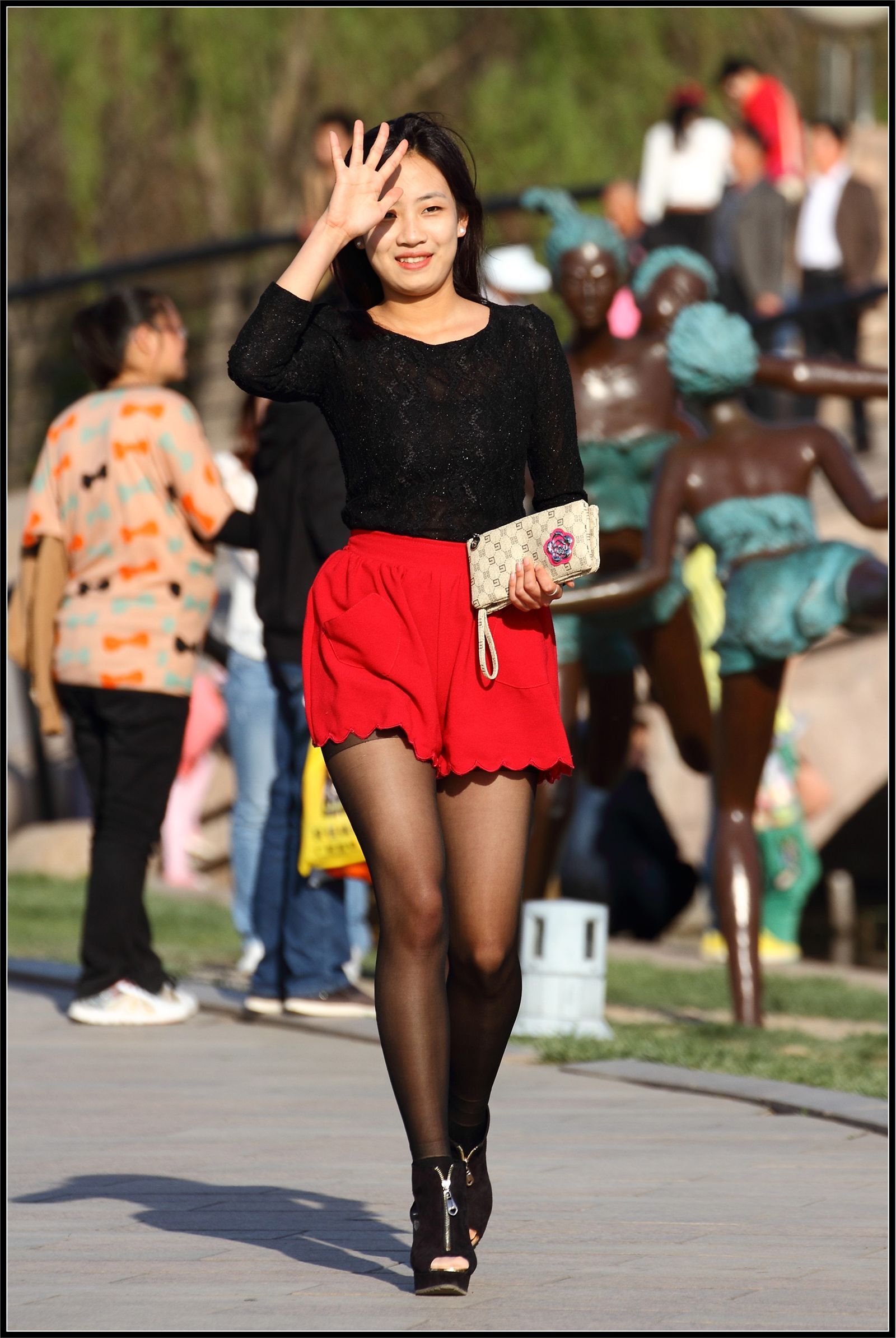 [户外街拍] 2013.09.12 超靓的韩国黑丝女孩 美姬