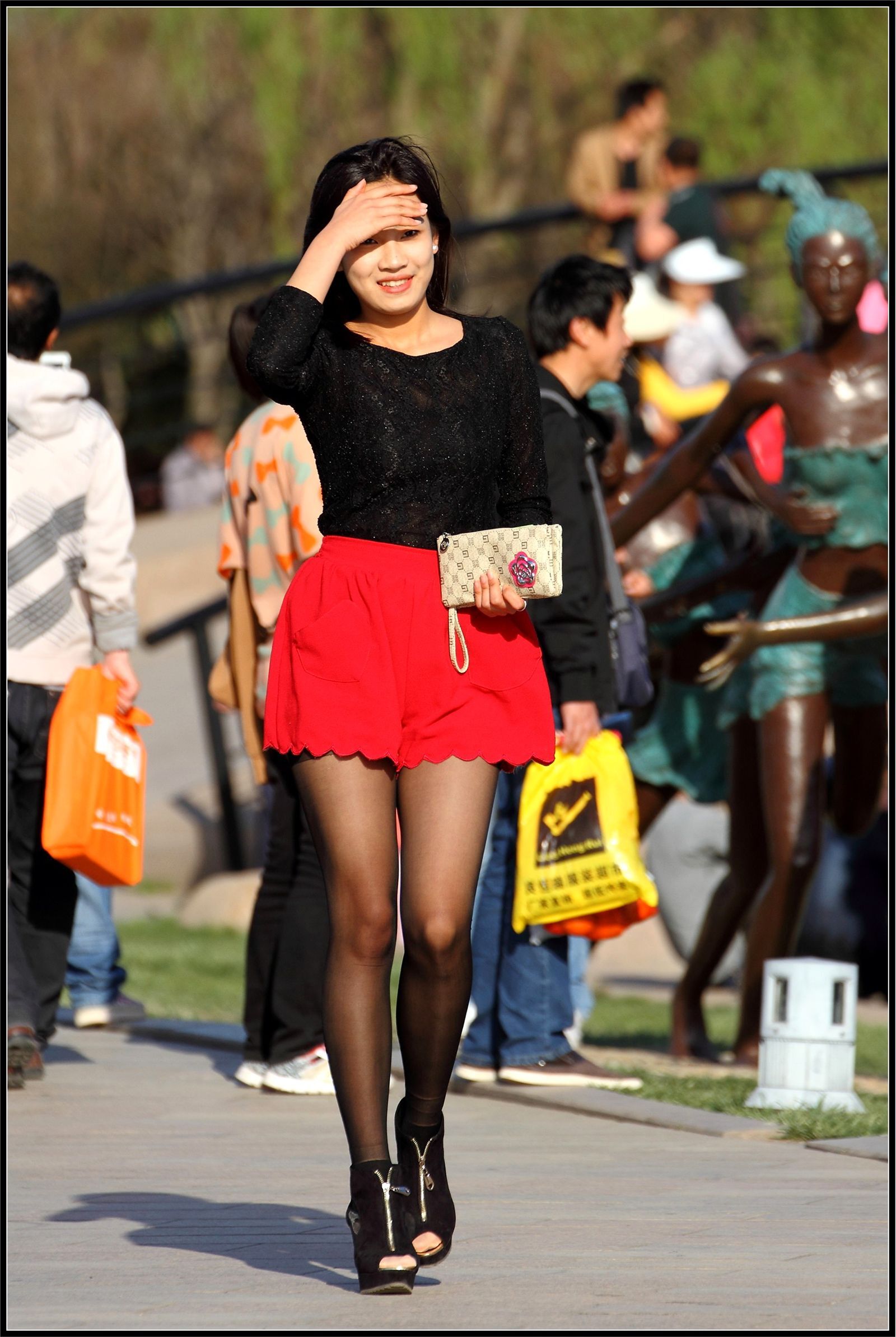 [户外街拍] 2013.09.12 超靓的韩国黑丝女孩 美姬