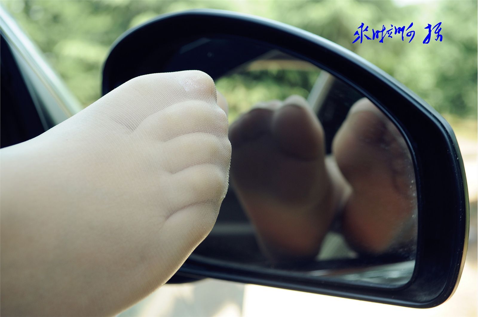 [户外街拍] 2013.09.10 碧玉车内黑高肉丝精拍