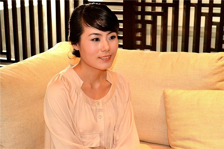 [户外街拍] 2013.08.31 肉丝美腿迷人