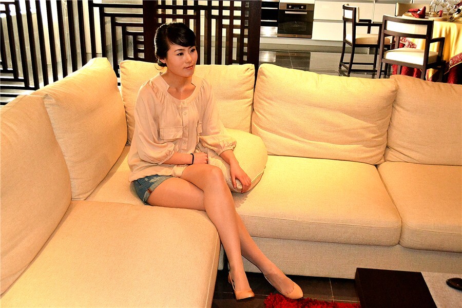 [户外街拍] 2013.08.31 肉丝美腿迷人