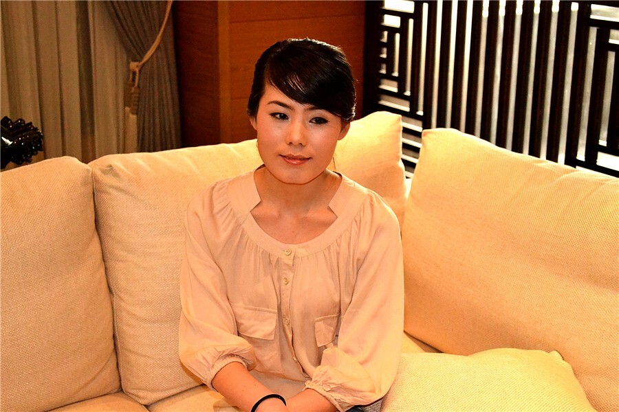 [户外街拍] 2013.08.31 肉丝美腿迷人