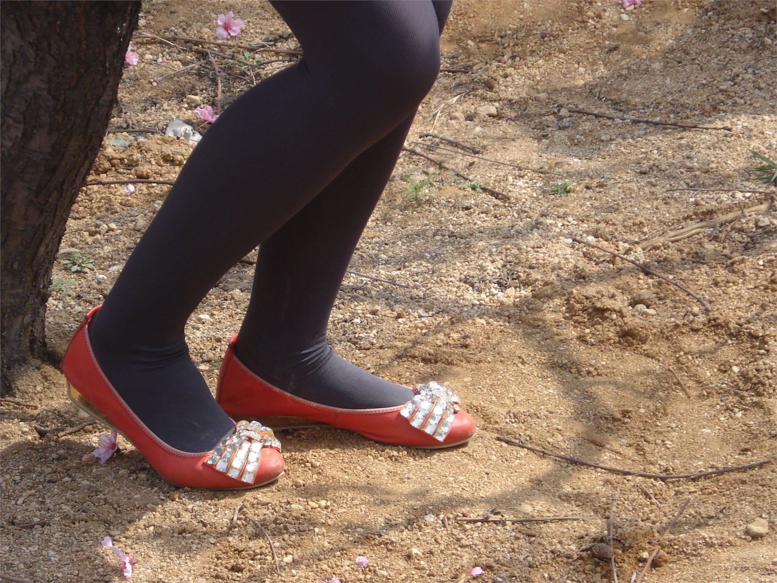 [户外街拍] 2013.09.02 桃花源丝袜美女