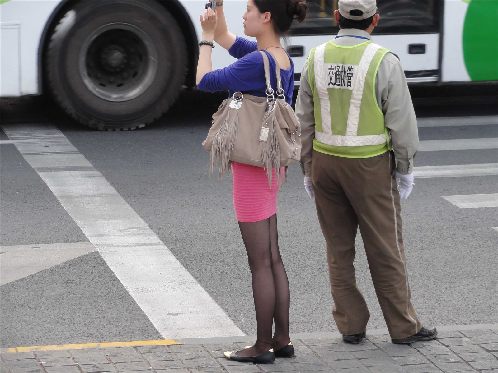 [户外街拍] 2013.09.05 外滩黑网,肉丝