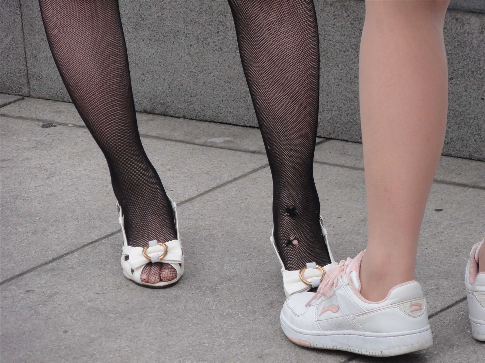 [户外街拍] 2013.09.05 外滩黑网,肉丝