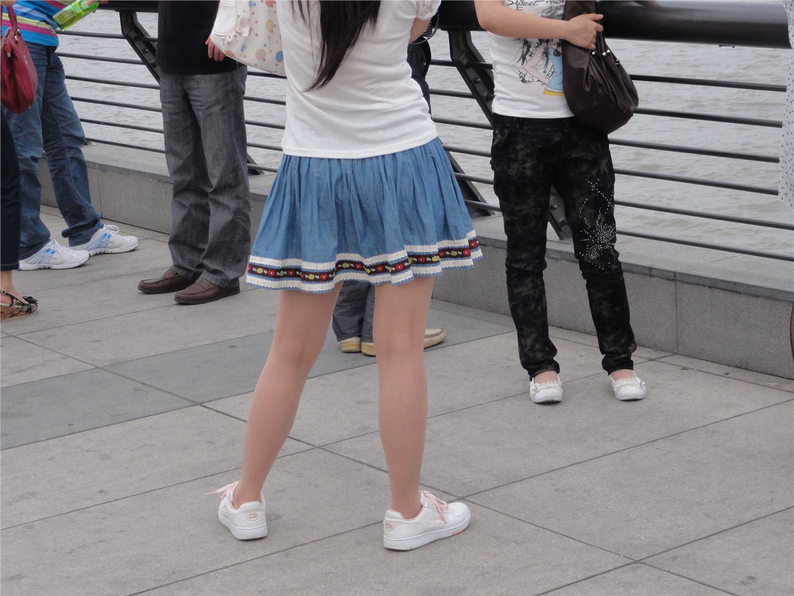 [户外街拍] 2013.09.05 外滩黑网,肉丝