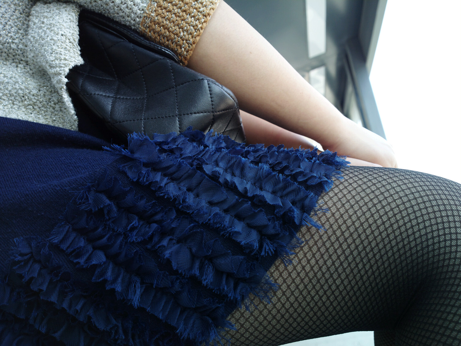 [户外街拍] 面对时尚性感的渔网黑丝高跟少妇你流鼻血了吗