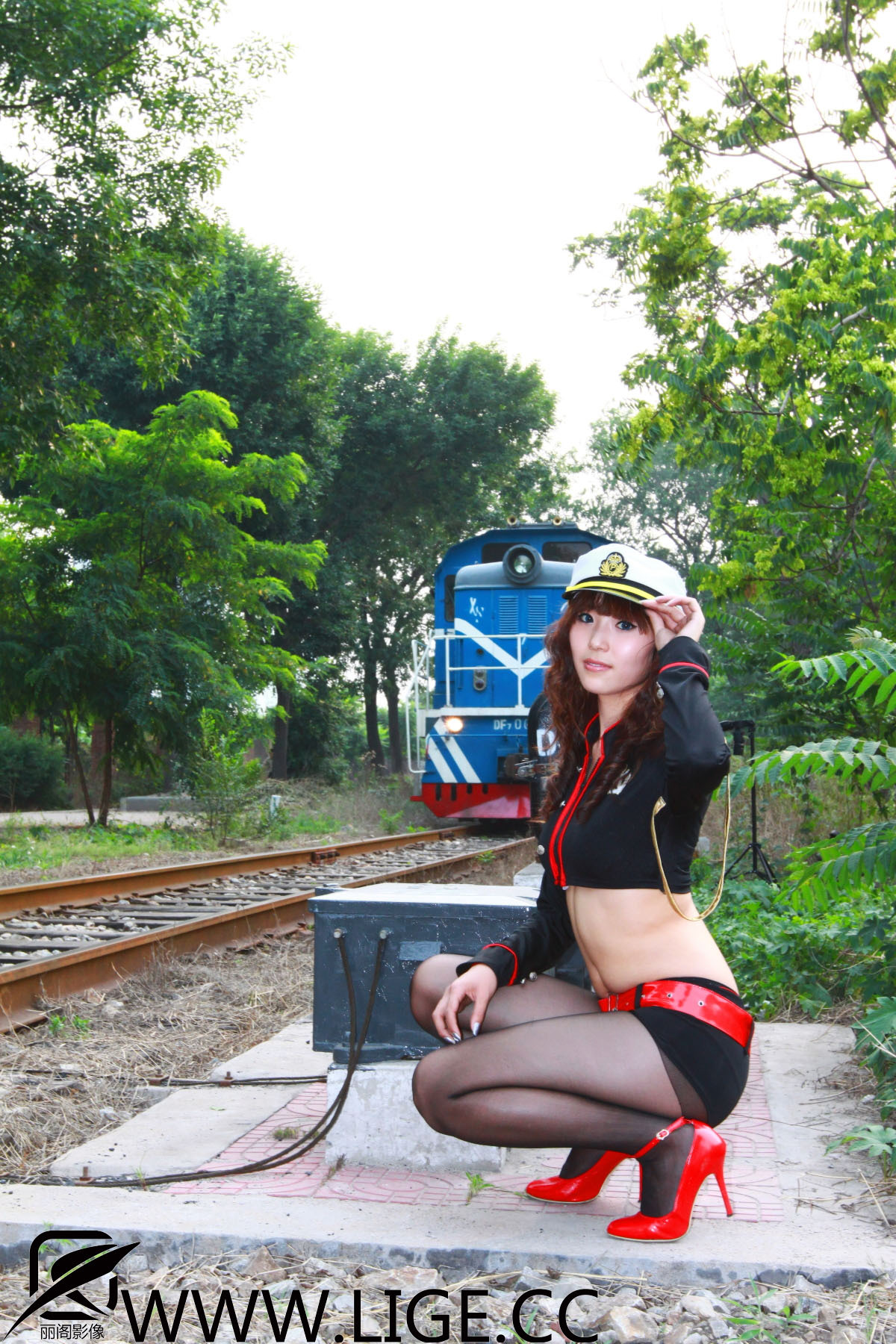 Lige丽阁影像 F-No.008 妍妍 制服诱惑丝袜美女