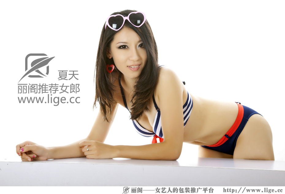 丽阁女郎 夏天 丝袜美女套图