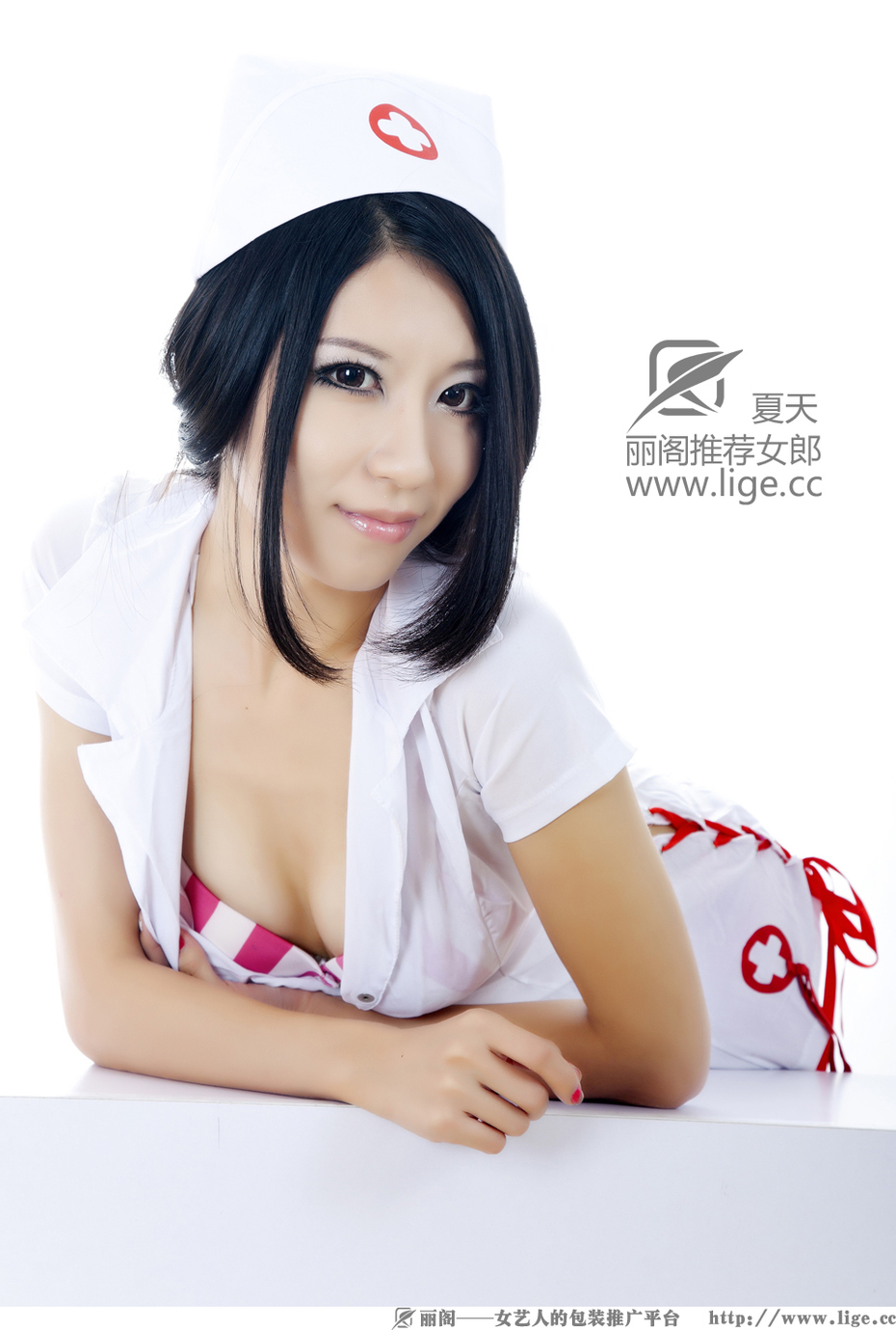 丽阁女郎 夏天 丝袜美女套图