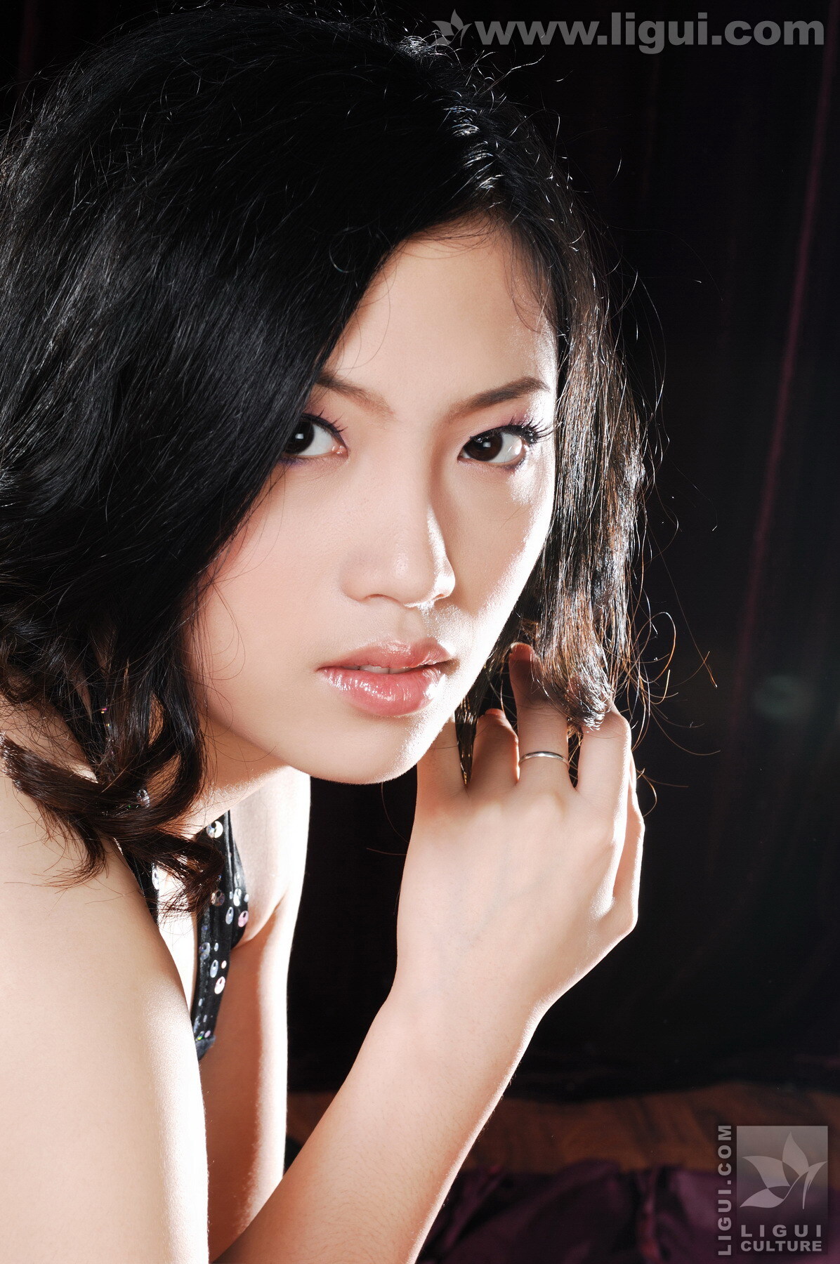 尊贵身份的完美诱惑美足体现 Model 左左 Ligui 丽柜