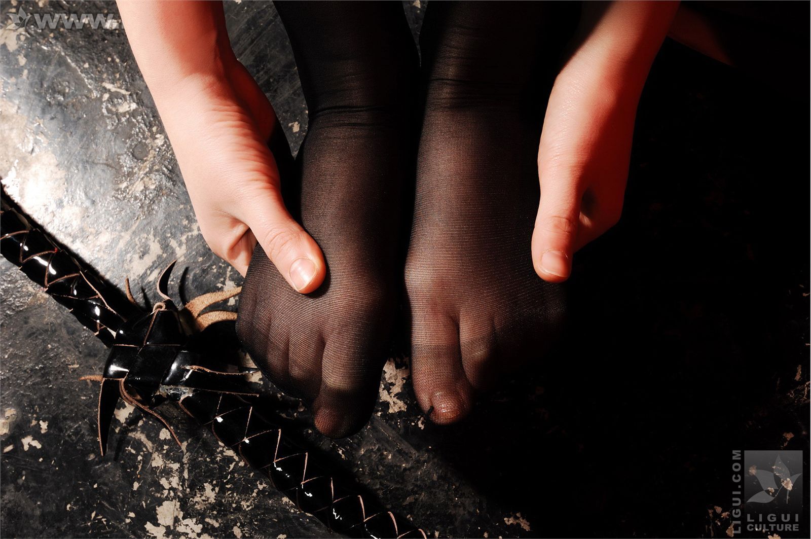 女王妩媚黑色 09年5月 muzi [Ligui]丽柜套图